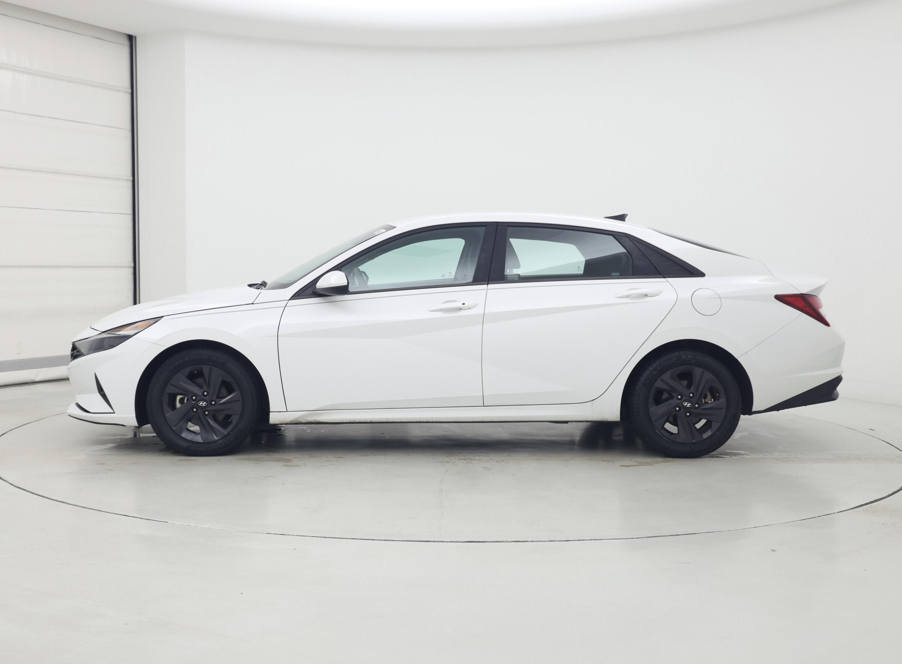 Thumbnail: 2022 Hyundai Elantra - 3