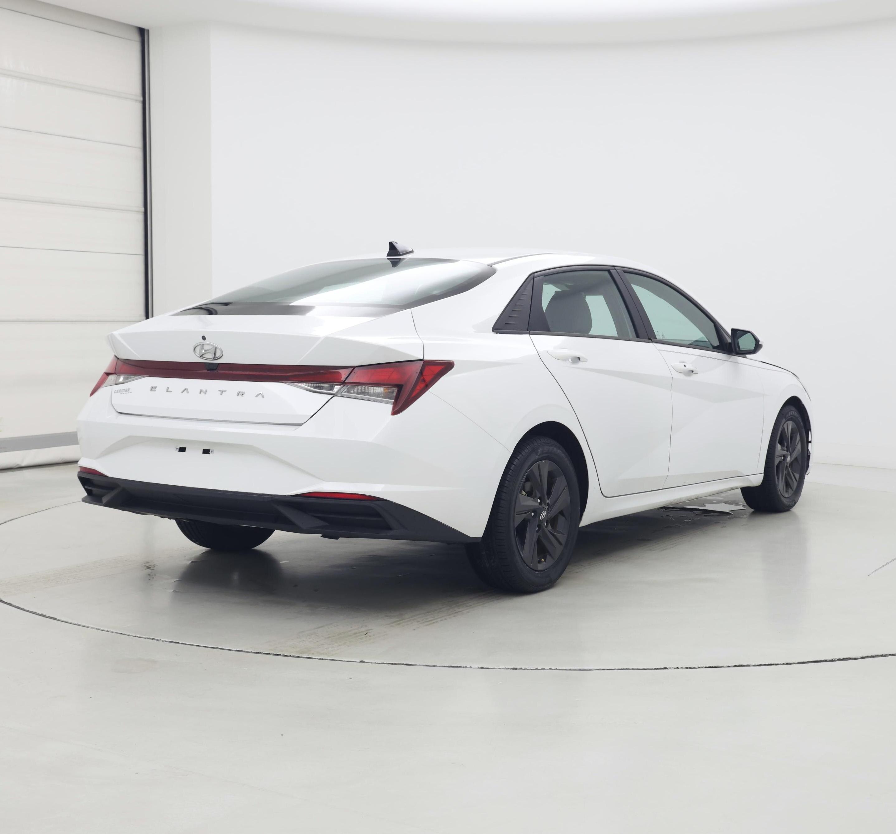 Thumbnail: 2022 Hyundai Elantra - 8