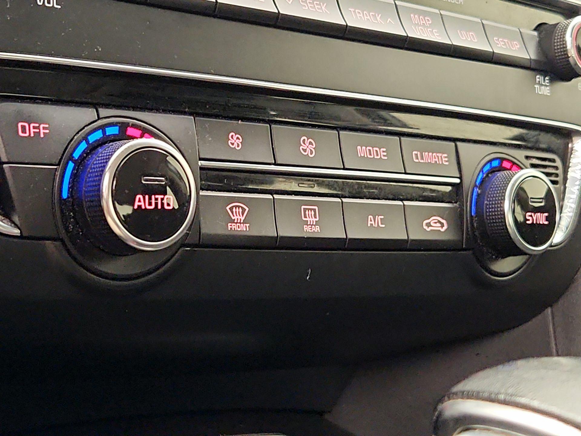 Thumbnail: 2016 Kia Optima - 17