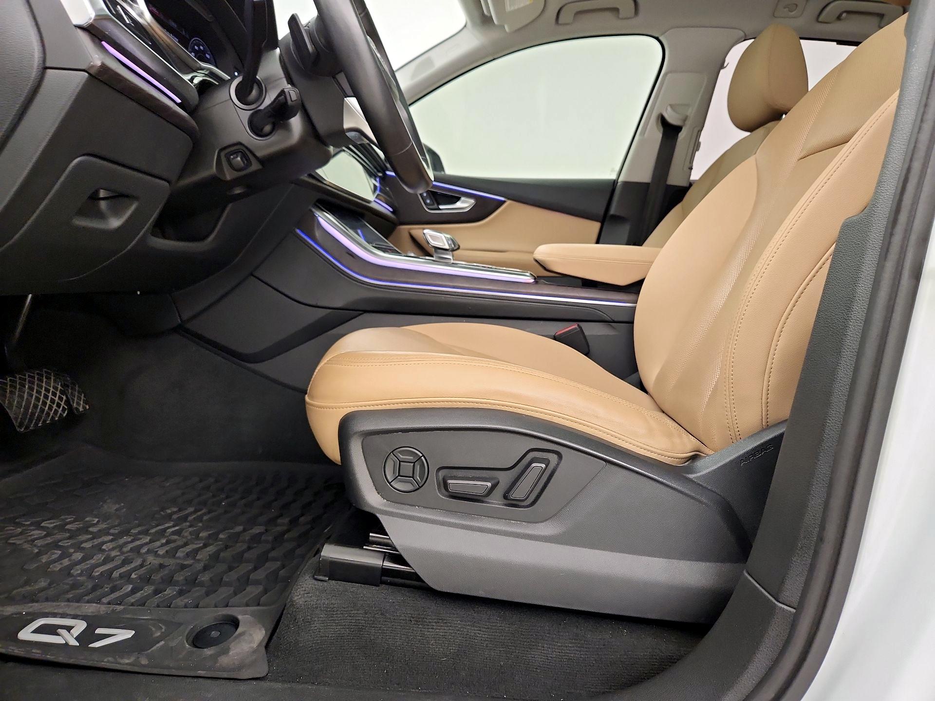 Thumbnail: 2021 Audi Q7 - 11