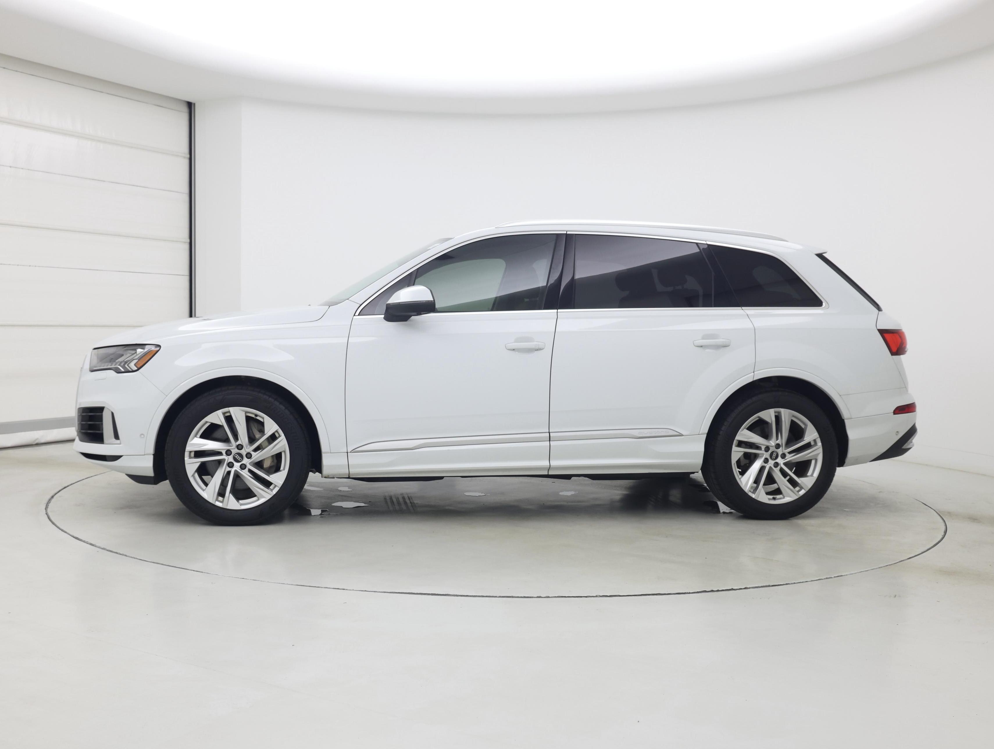 Thumbnail: 2021 Audi Q7 - 3