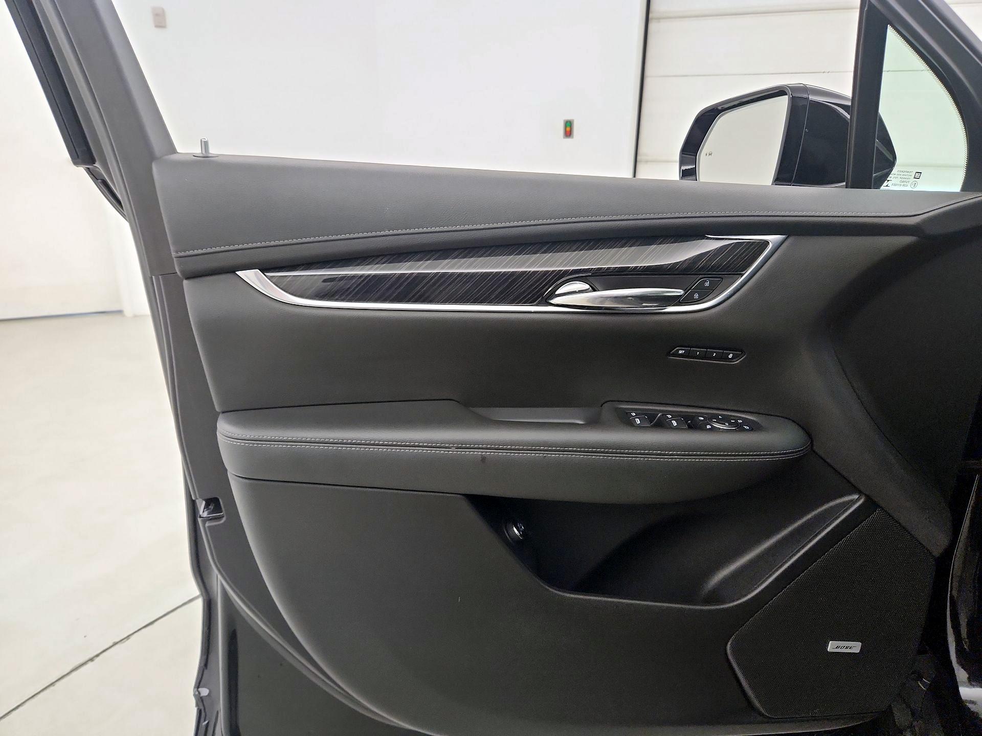 Thumbnail: 2020 Cadillac XT6 - 12