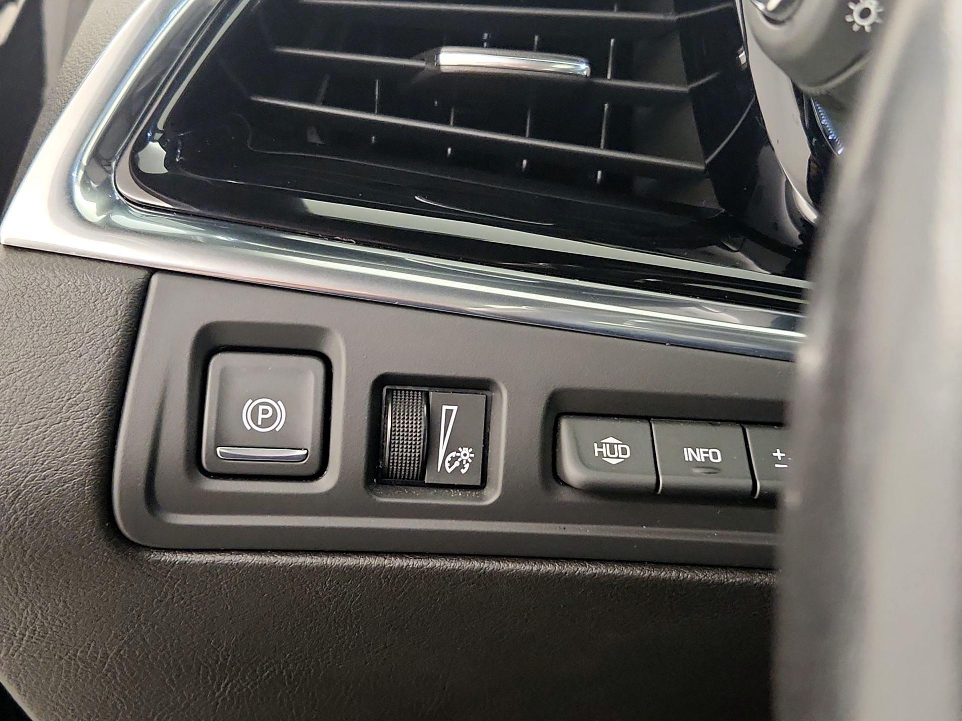 Thumbnail: 2020 Cadillac XT6 - 13