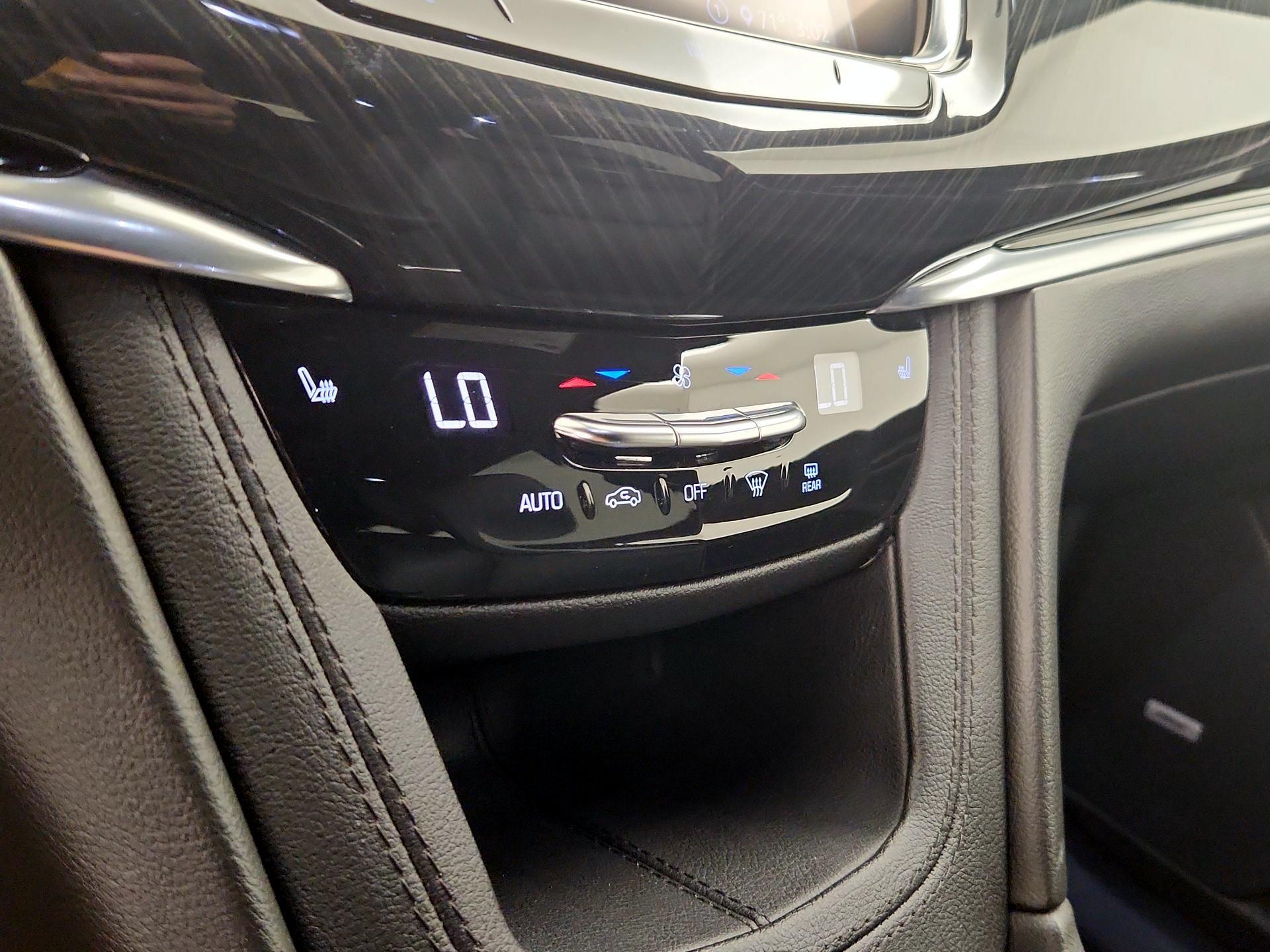 Thumbnail: 2020 Cadillac XT6 - 16