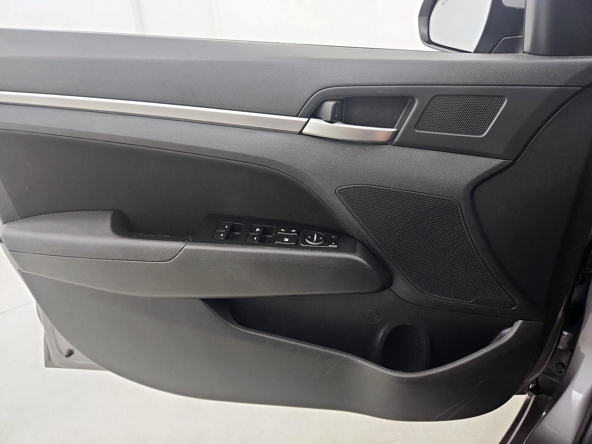 Thumbnail: 2020 Hyundai Elantra - 12
