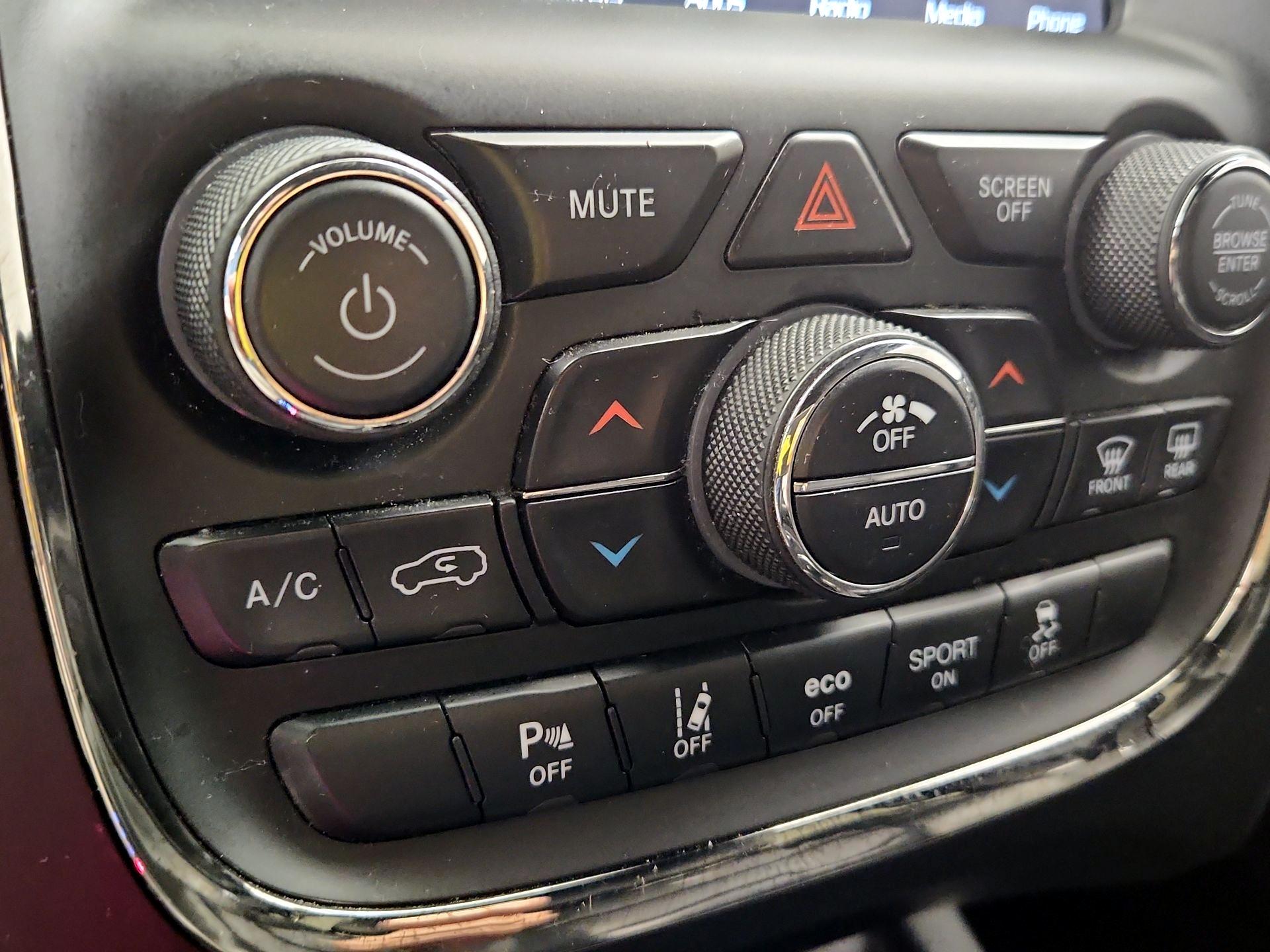 Thumbnail: 2019 Dodge Durango - 17