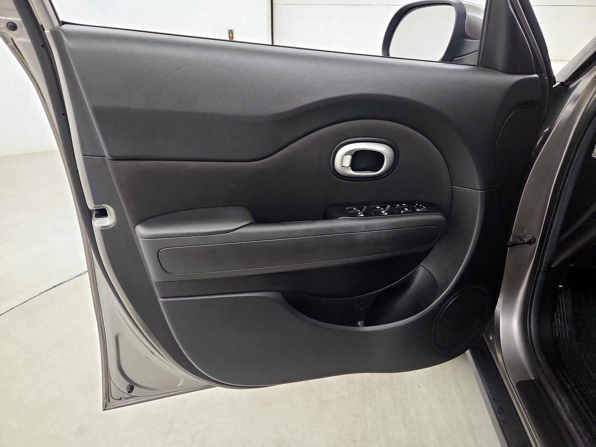 Thumbnail: 2017 Kia Soul - 12