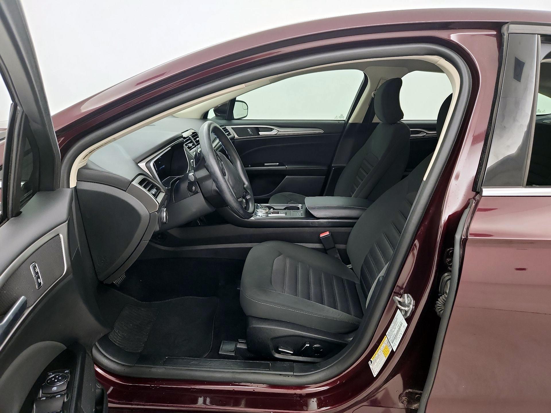 Thumbnail: 2017 Ford Fusion - 11