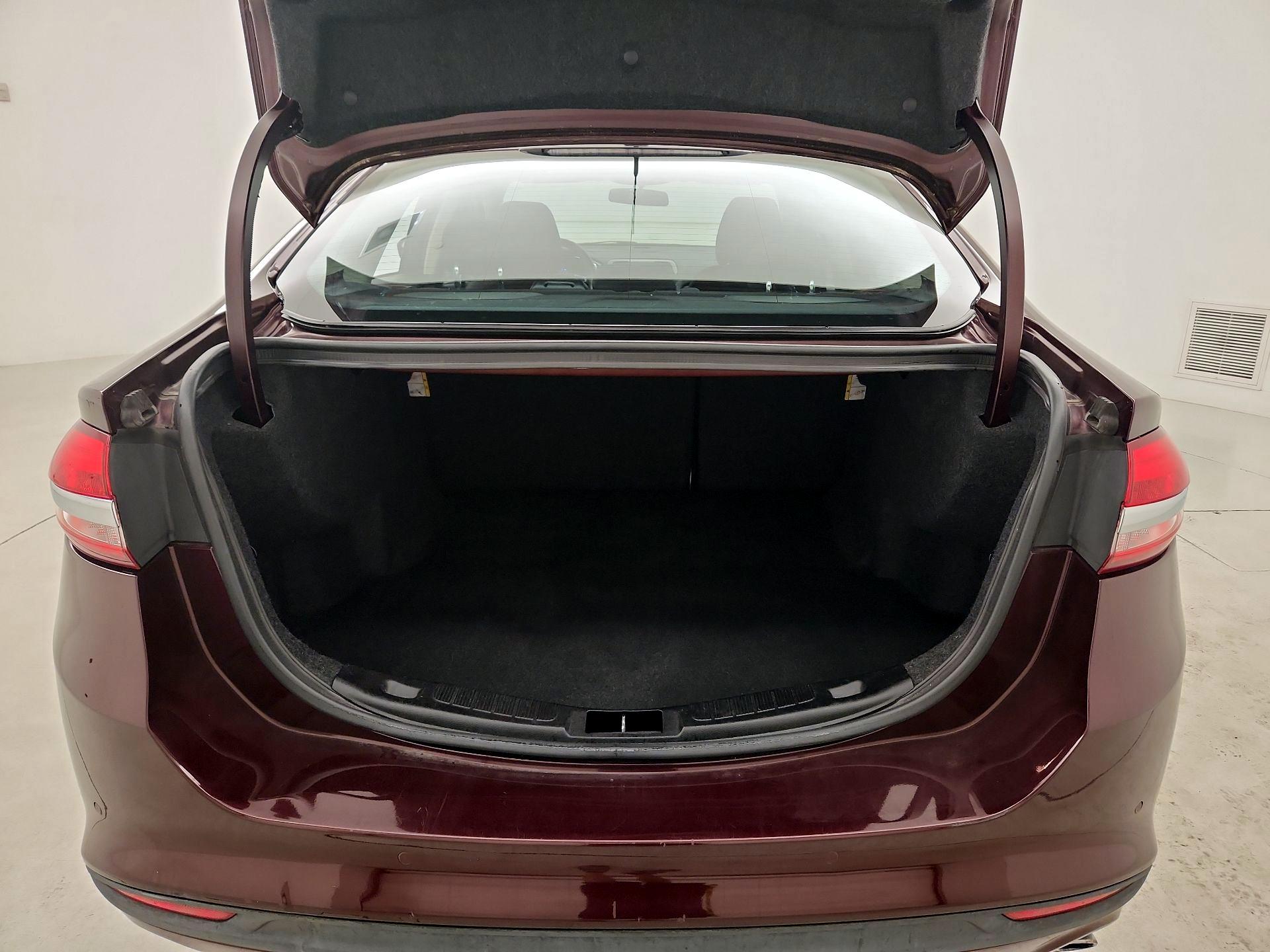 Thumbnail: 2017 Ford Fusion - 20