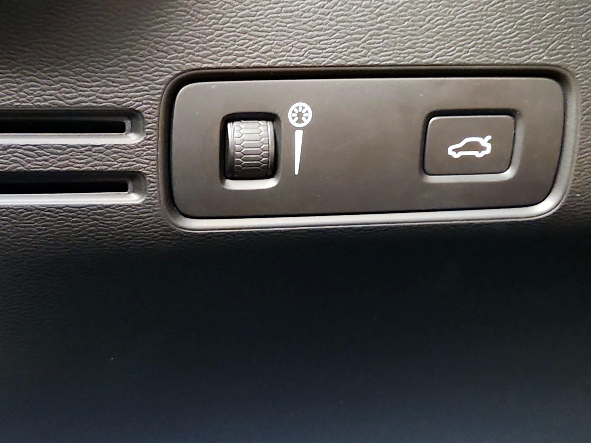 Thumbnail: 2019 Volvo XC40 - 13
