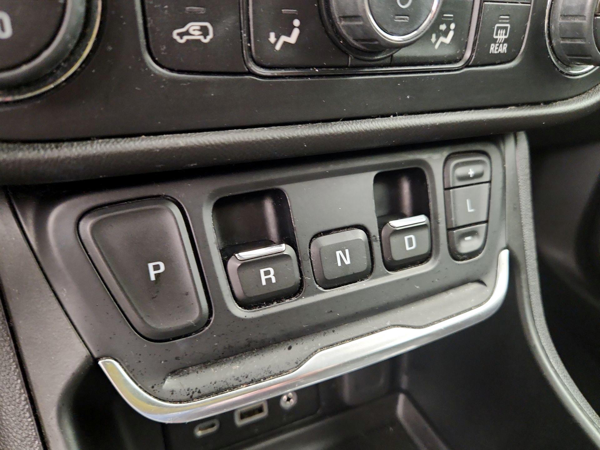 Thumbnail: 2019 GMC Terrain - 17