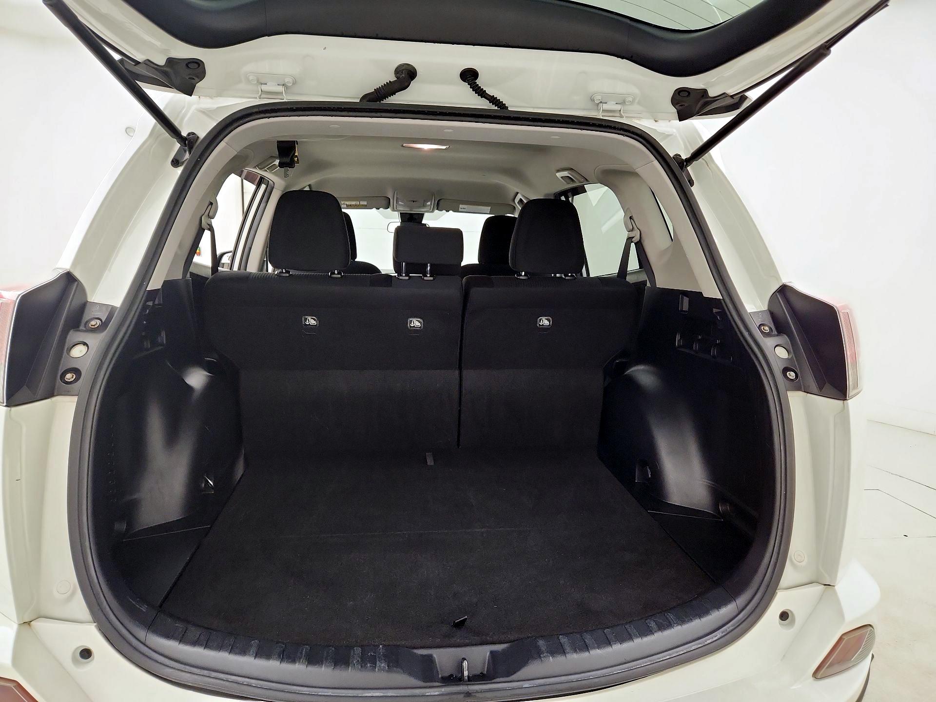 Thumbnail: 2017 Toyota RAV4 - 20