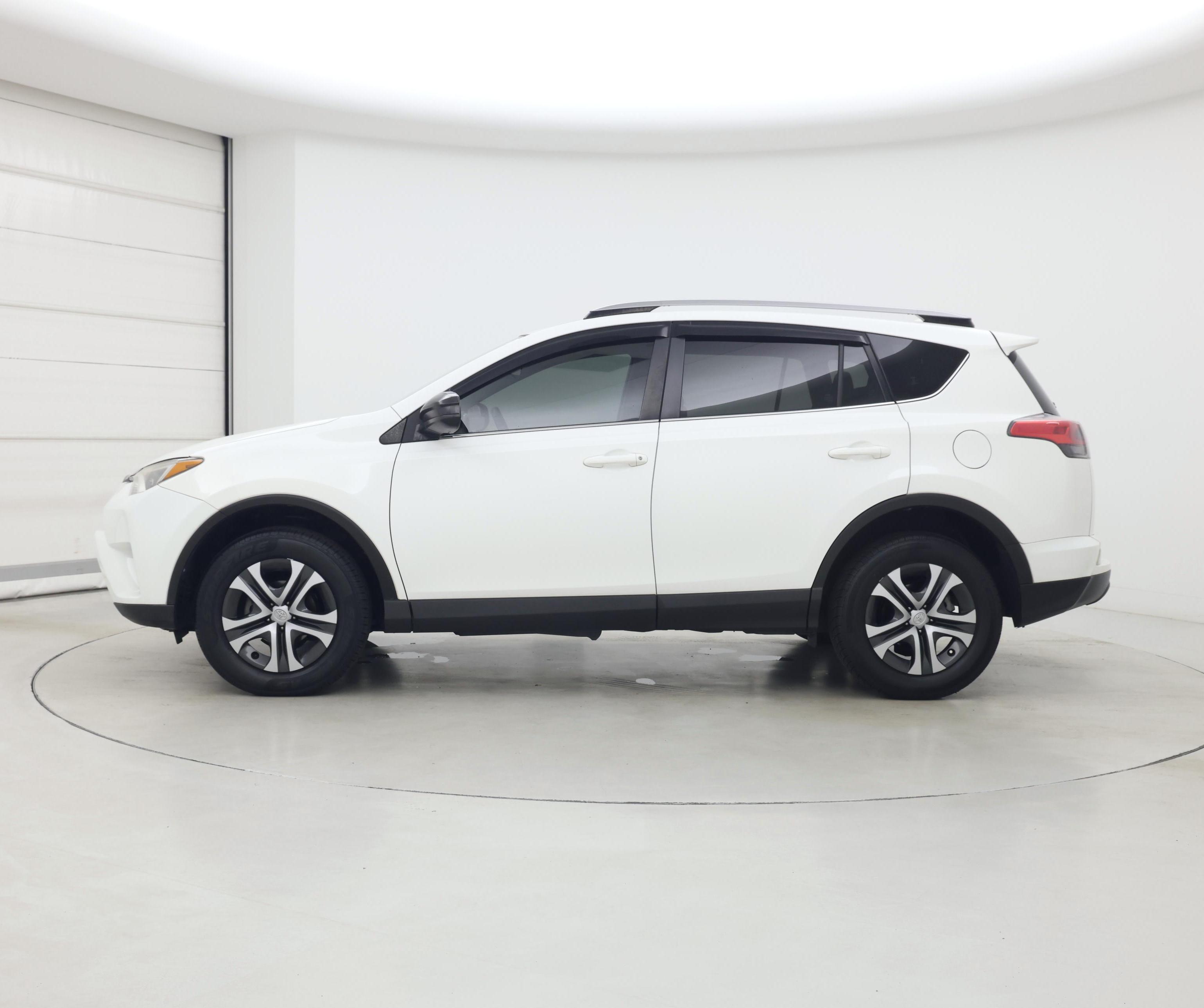 Thumbnail: 2017 Toyota RAV4 - 3