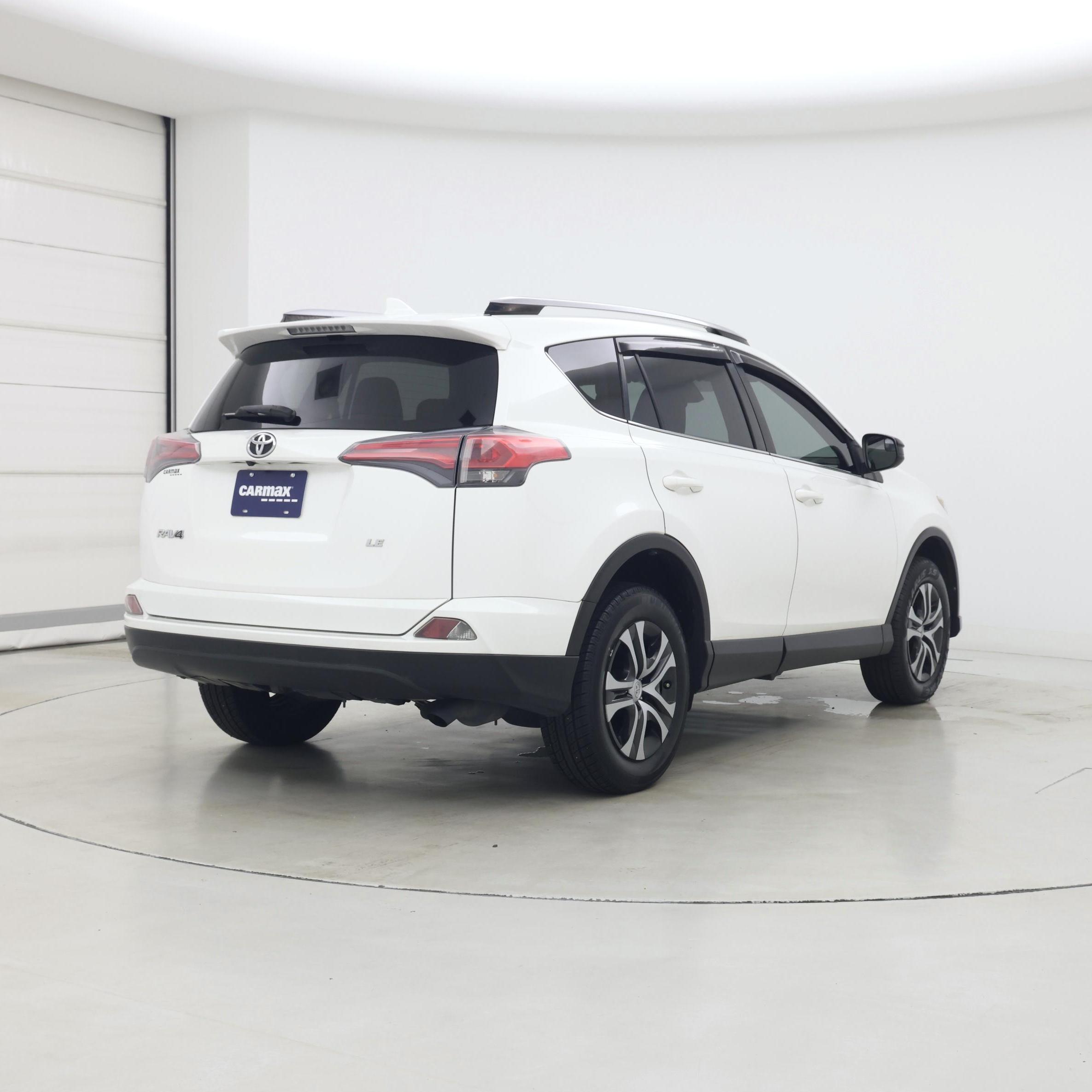 Thumbnail: 2017 Toyota RAV4 - 8