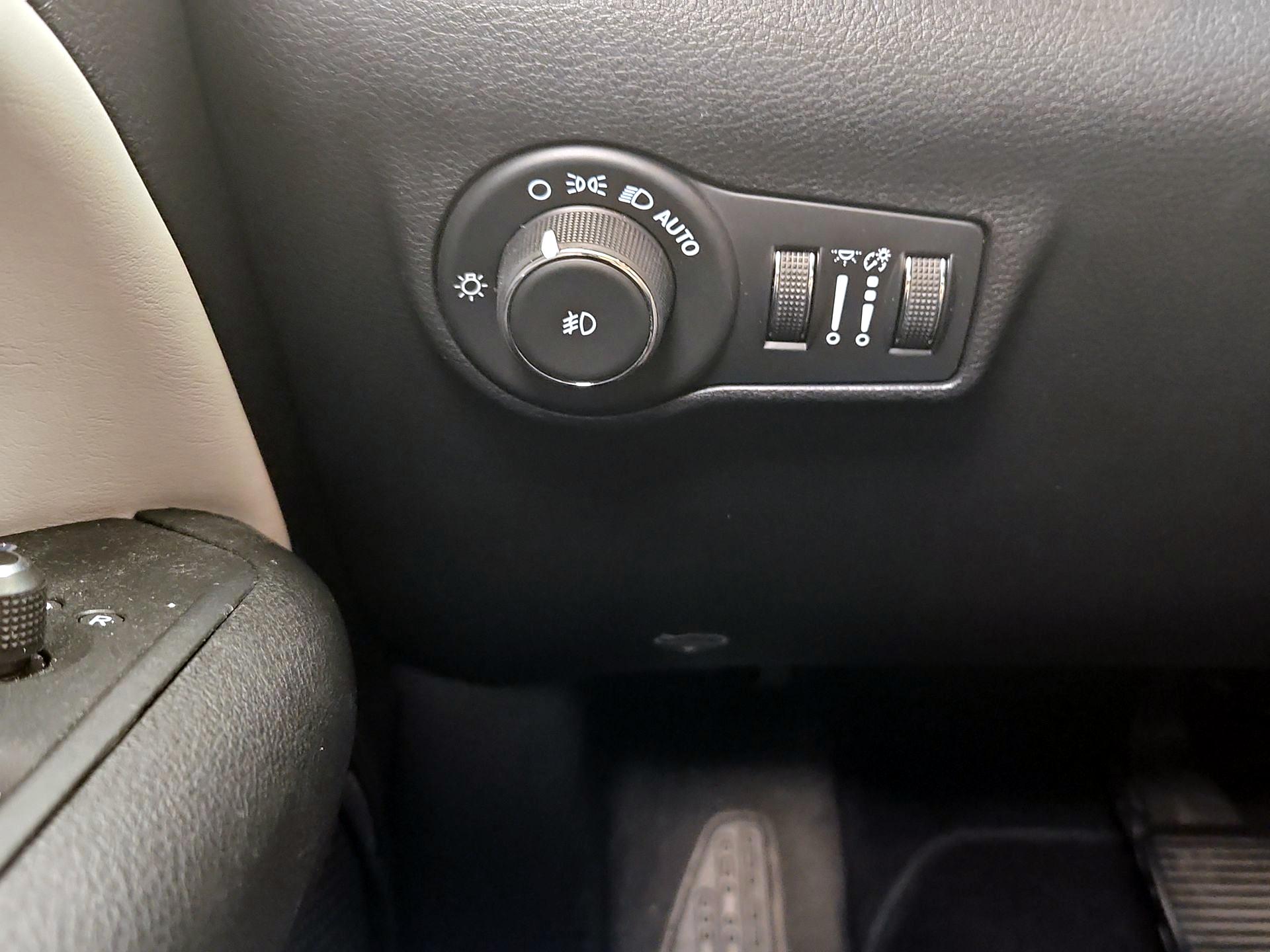 Thumbnail: 2022 Jeep Compass - 13