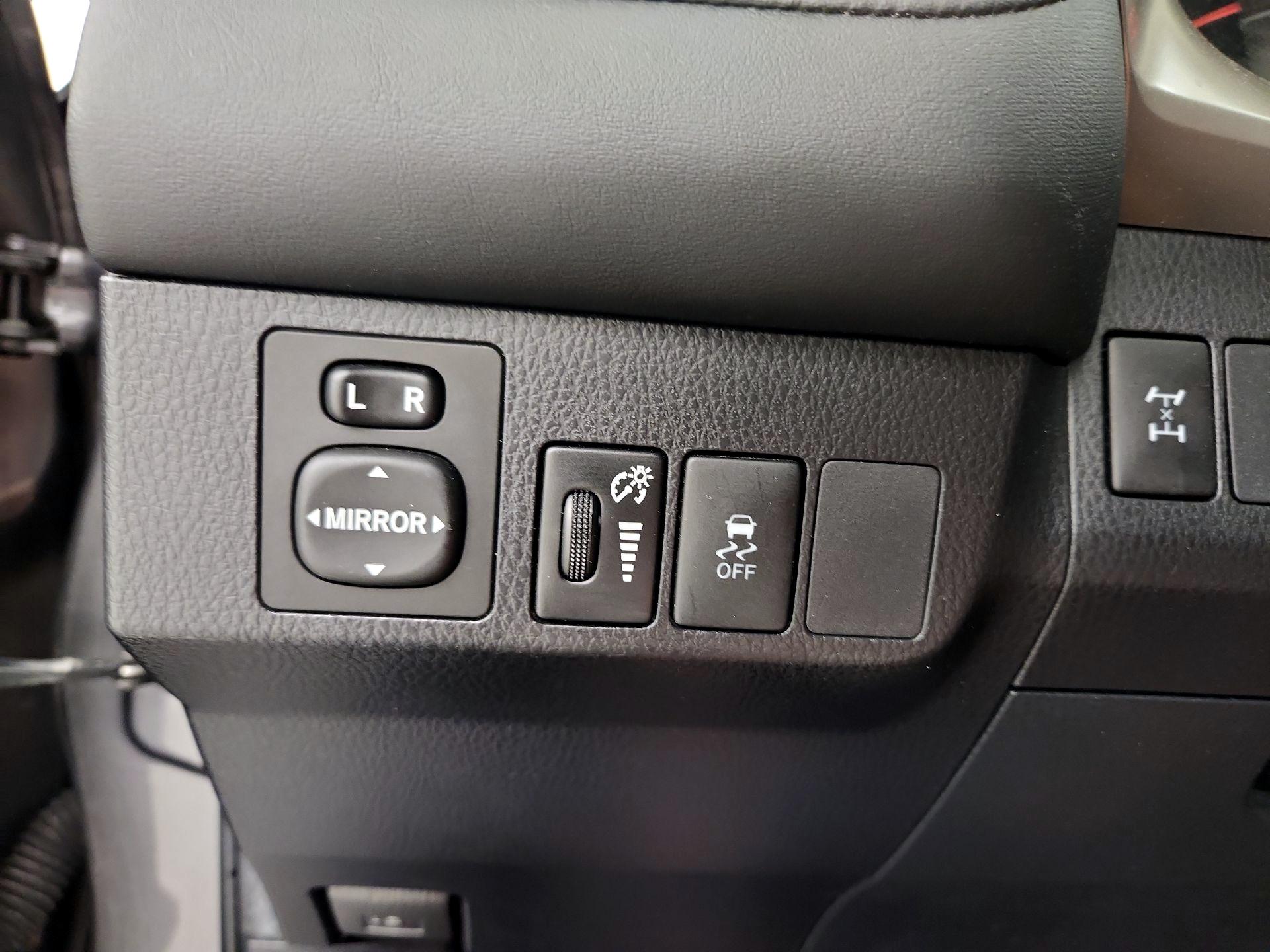 Thumbnail: 2013 Toyota RAV4 - 13