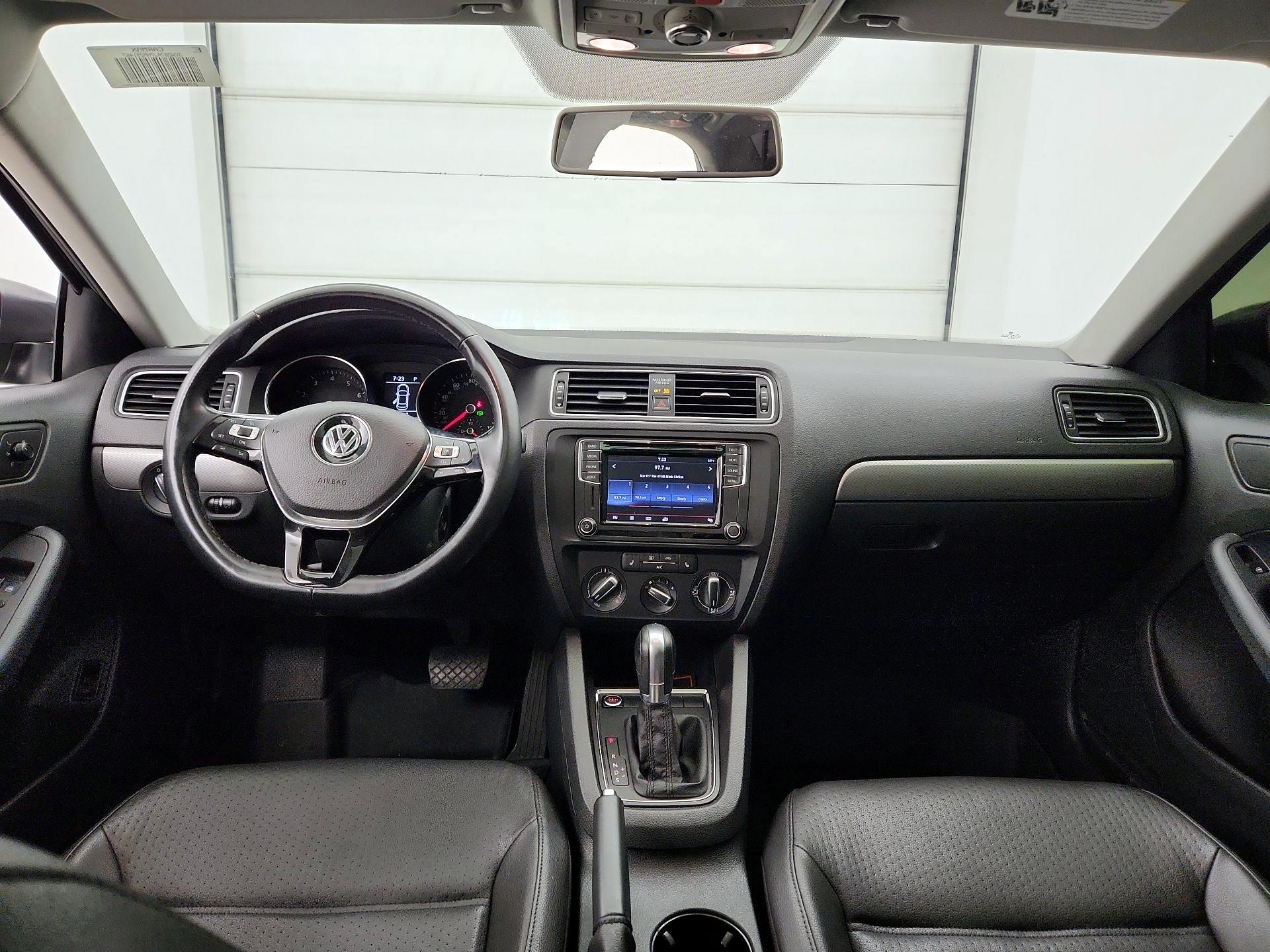 Thumbnail: 2017 Volkswagen Jetta - 9