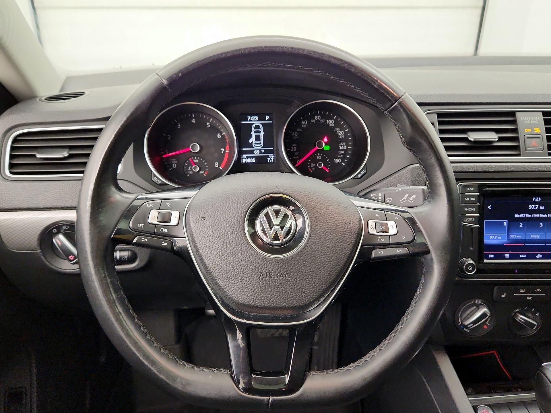 Thumbnail: 2017 Volkswagen Jetta - 10