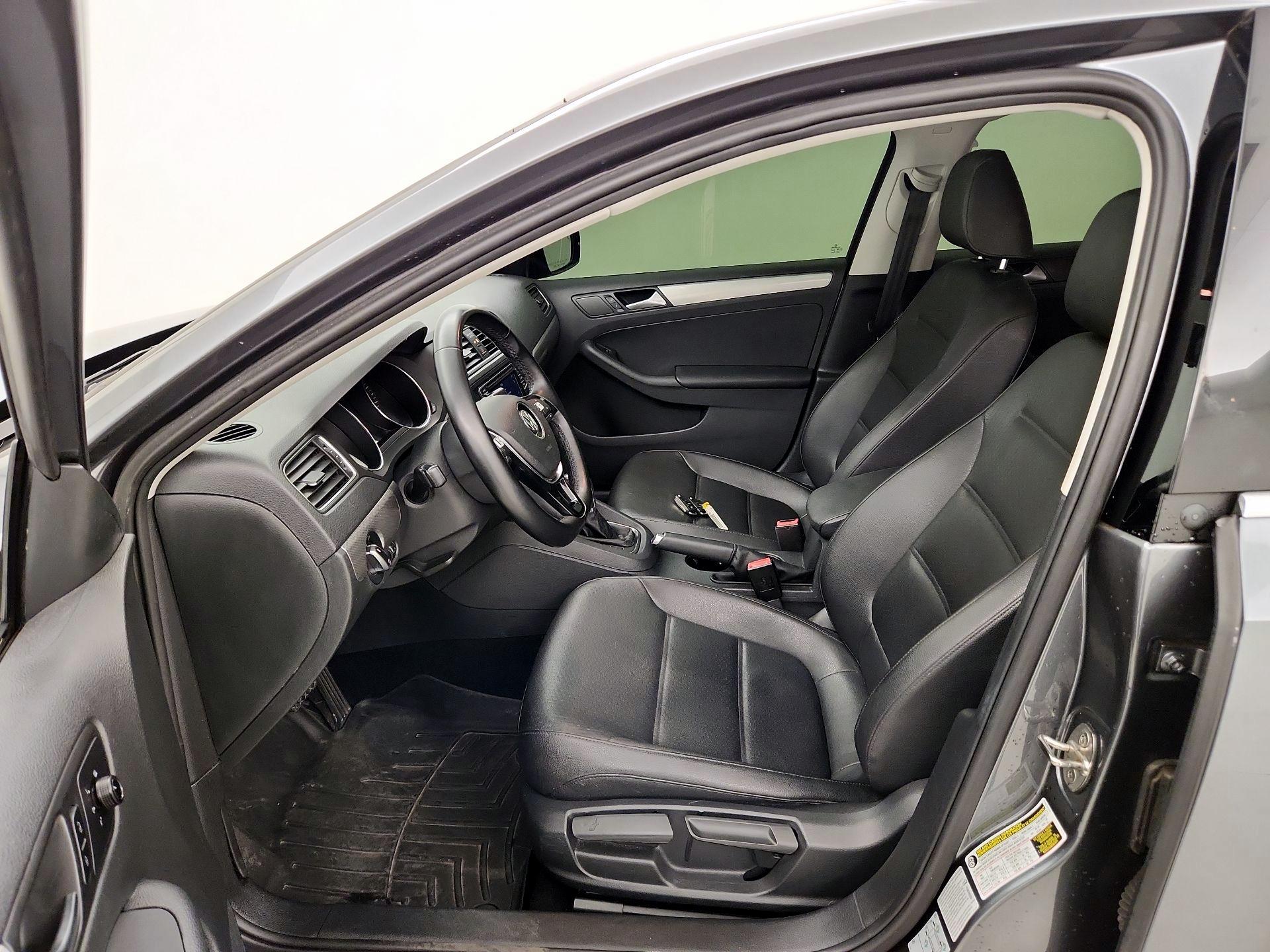 Thumbnail: 2017 Volkswagen Jetta - 11