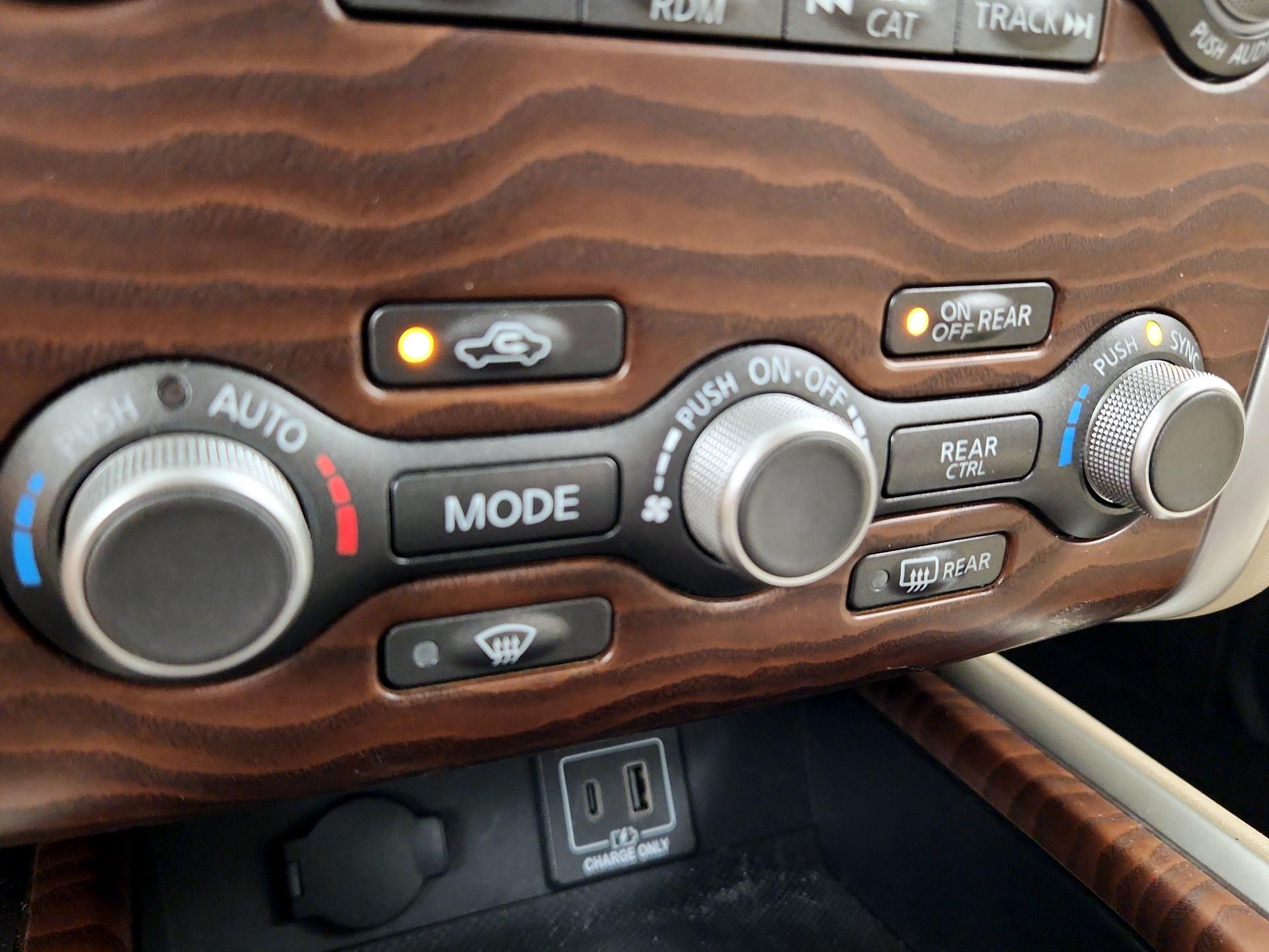 Thumbnail: 2019 Nissan Pathfinder - 17