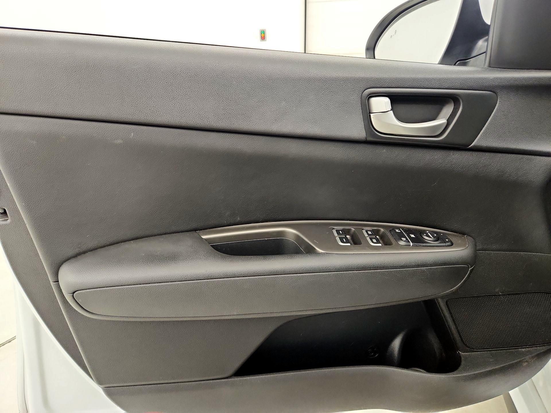 Thumbnail: 2019 Kia Optima - 12