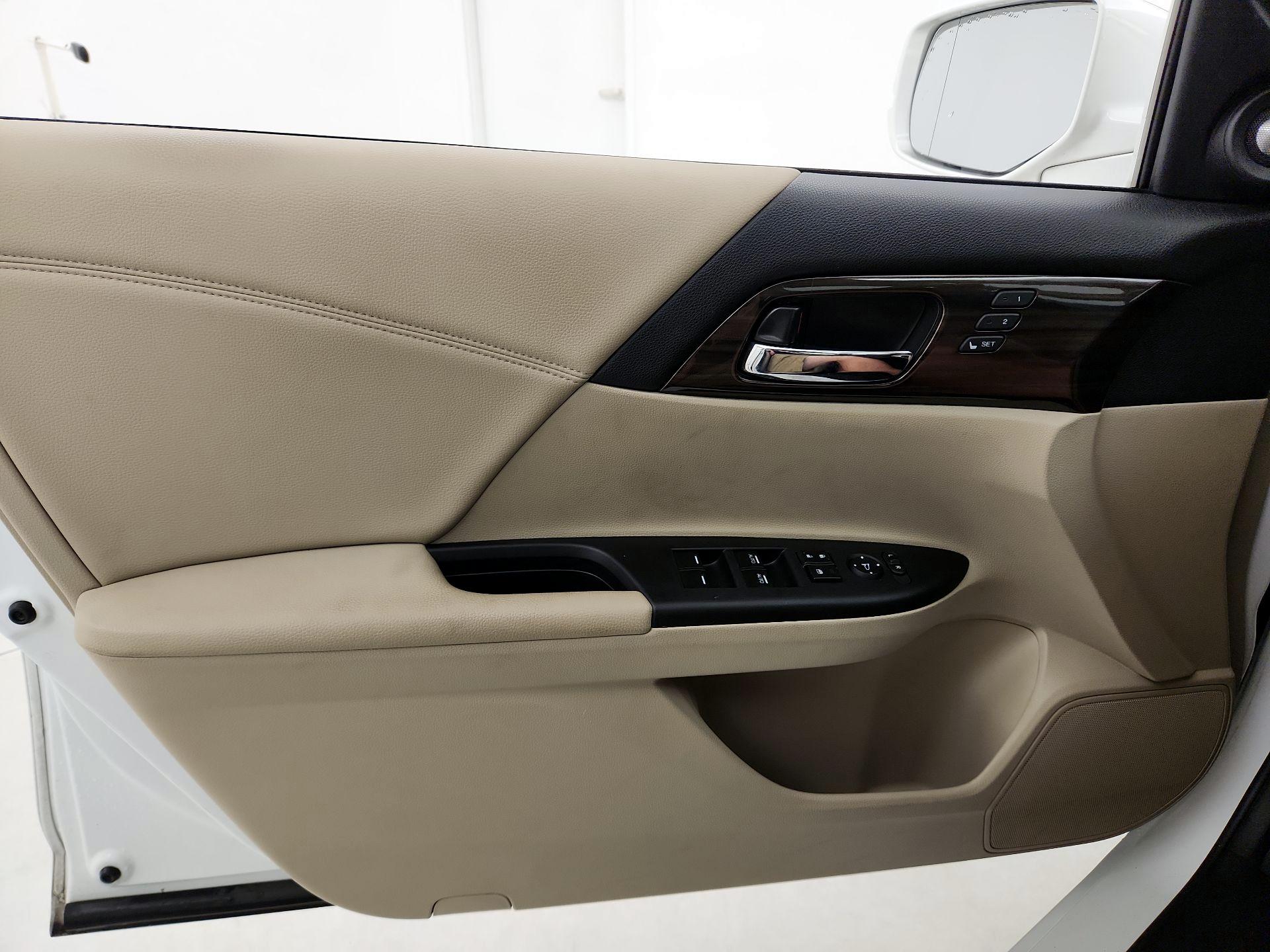 Thumbnail: 2016 Honda Accord - 12