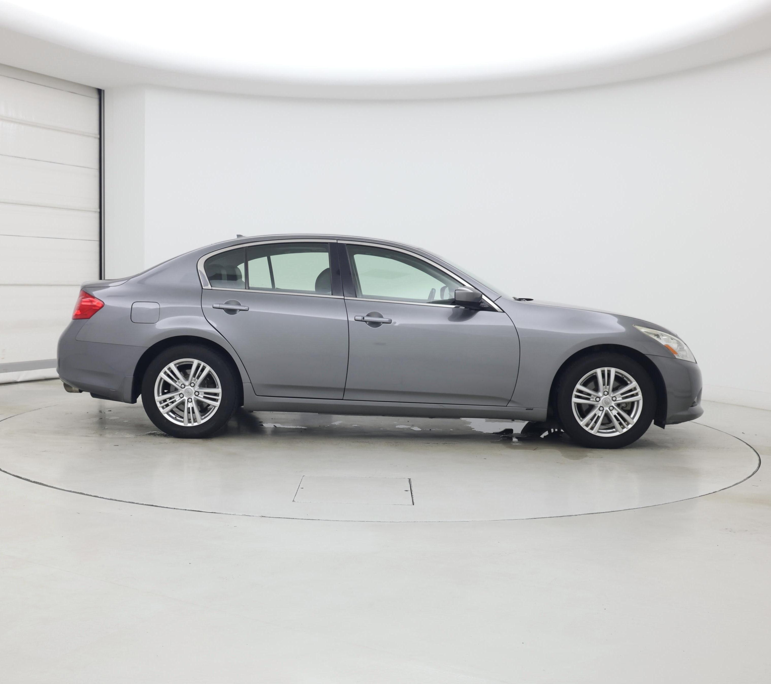Thumbnail: 2015 INFINITI  - 7