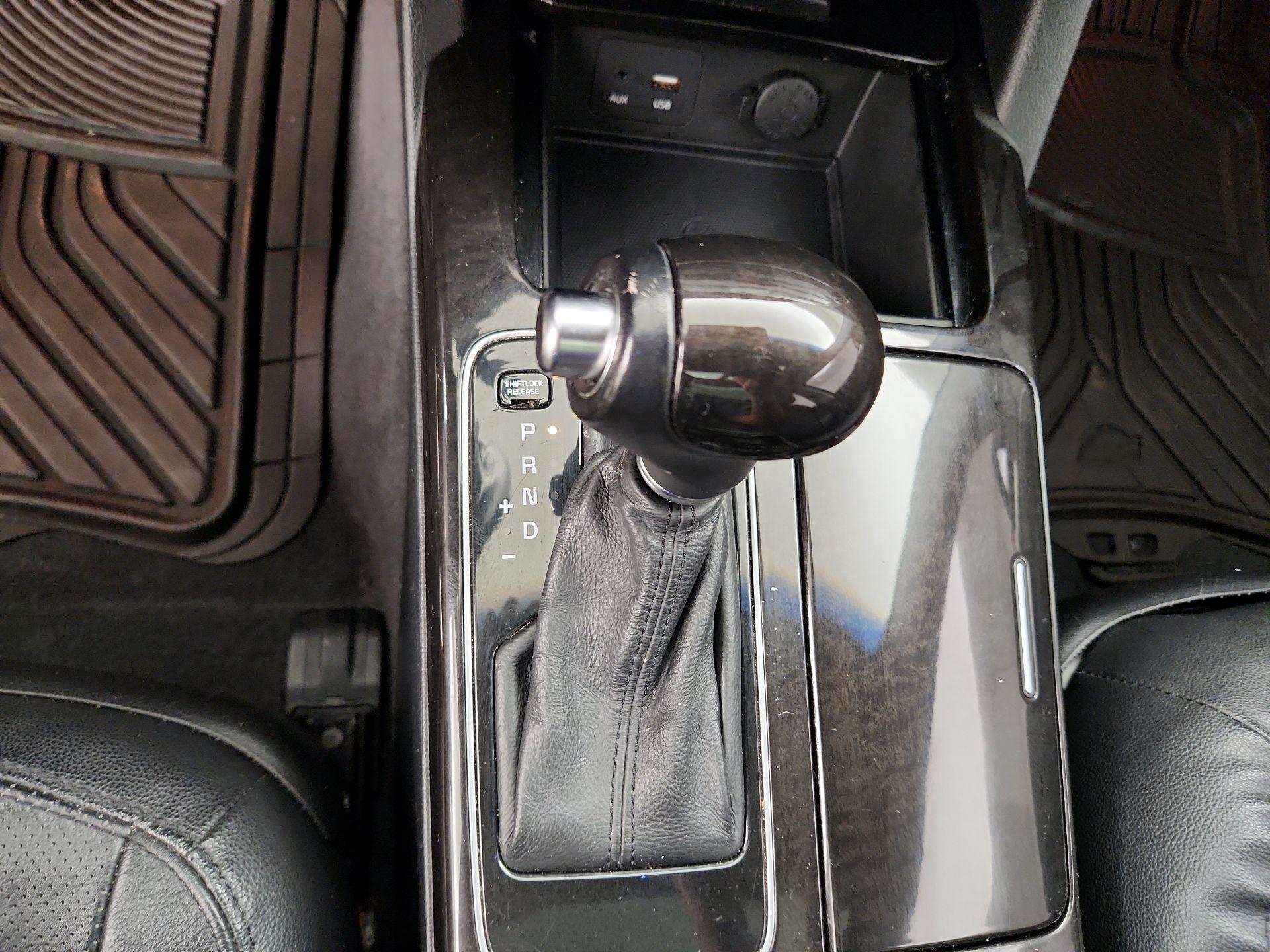 Thumbnail: 2016 Kia Cadenza - 17