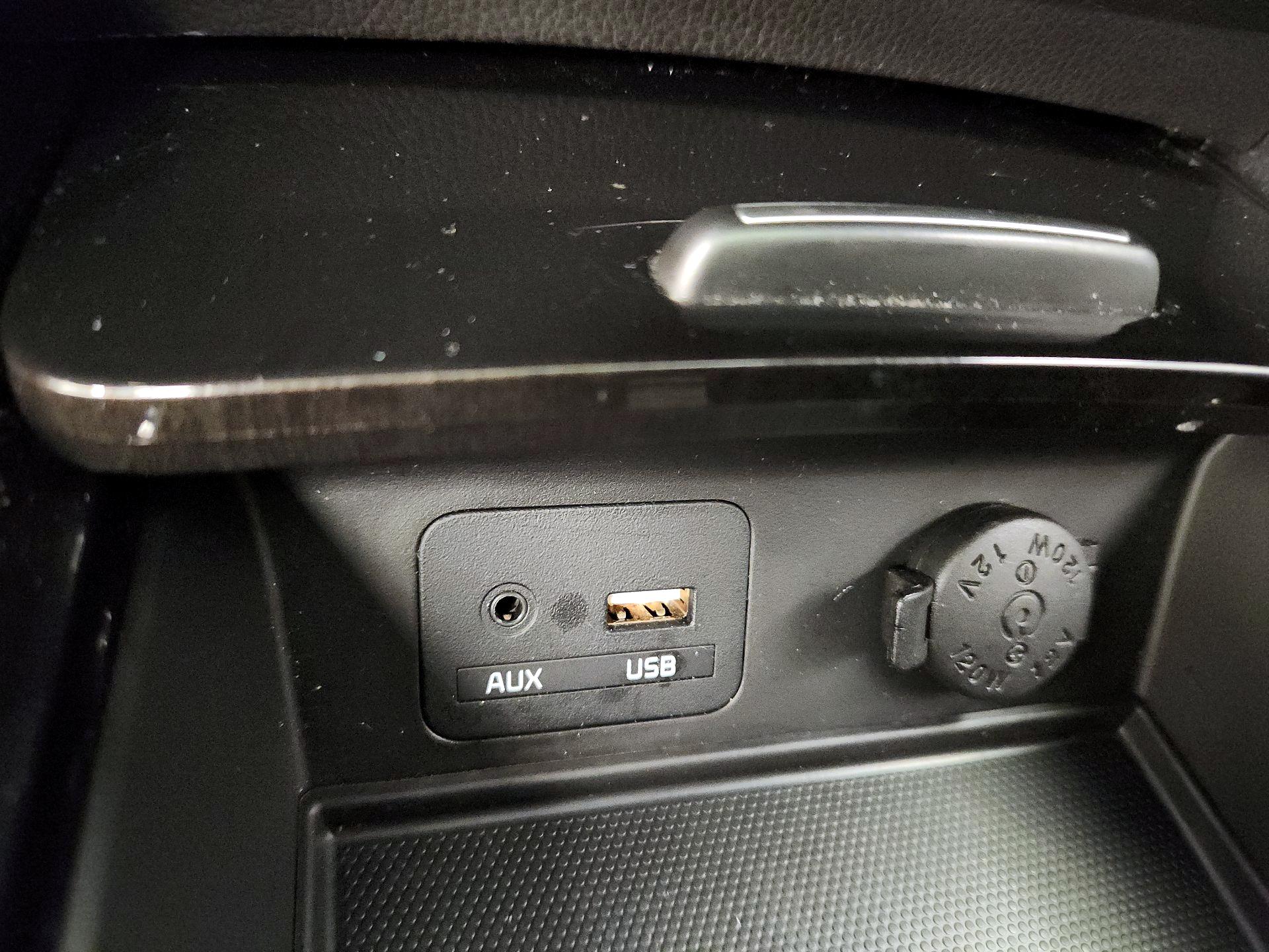 Thumbnail: 2016 Kia Cadenza - 18