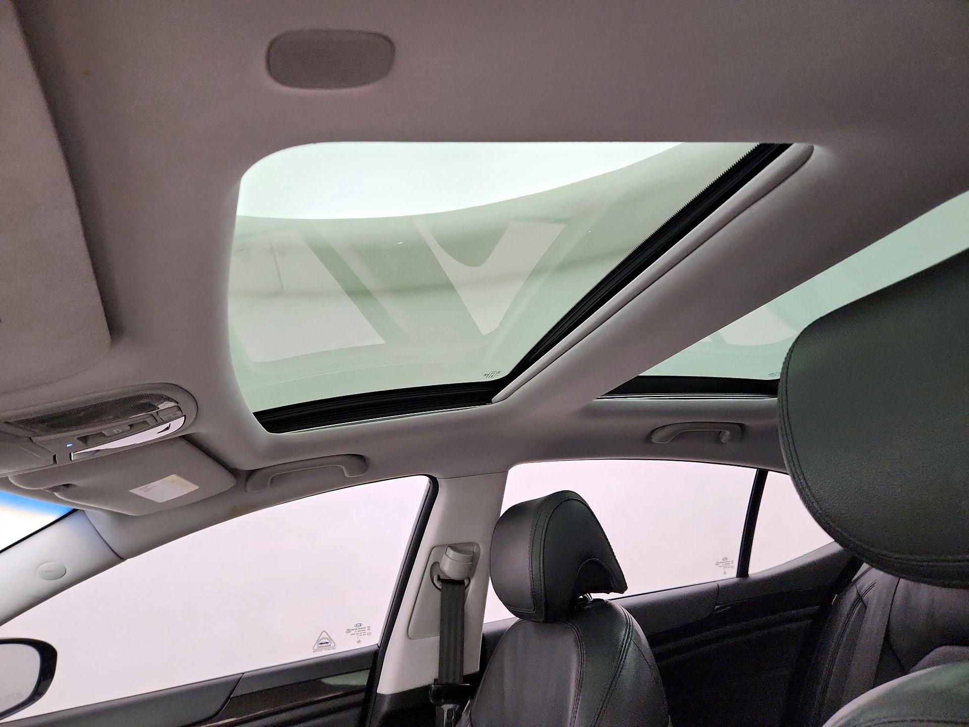 Thumbnail: 2016 Kia Cadenza - 19