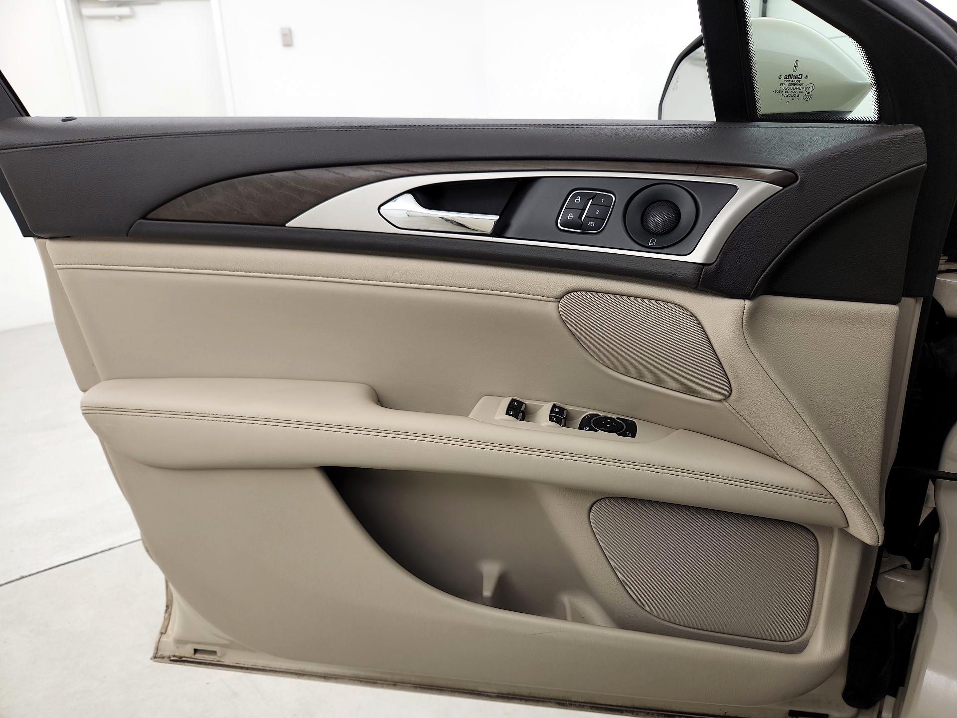 Thumbnail: 2018 Lincoln MKZ - 12