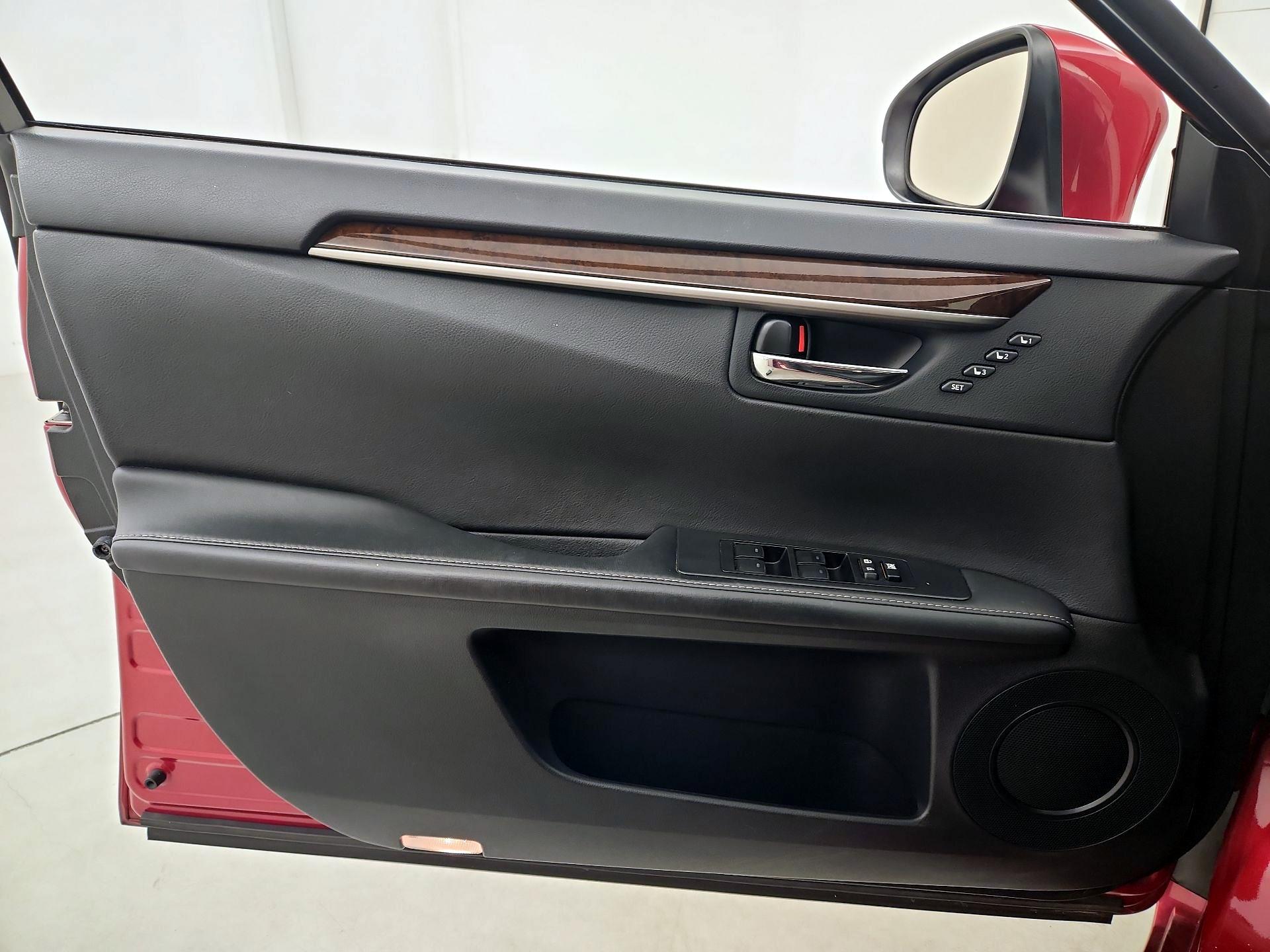 Thumbnail: 2015 Lexus ES - 12