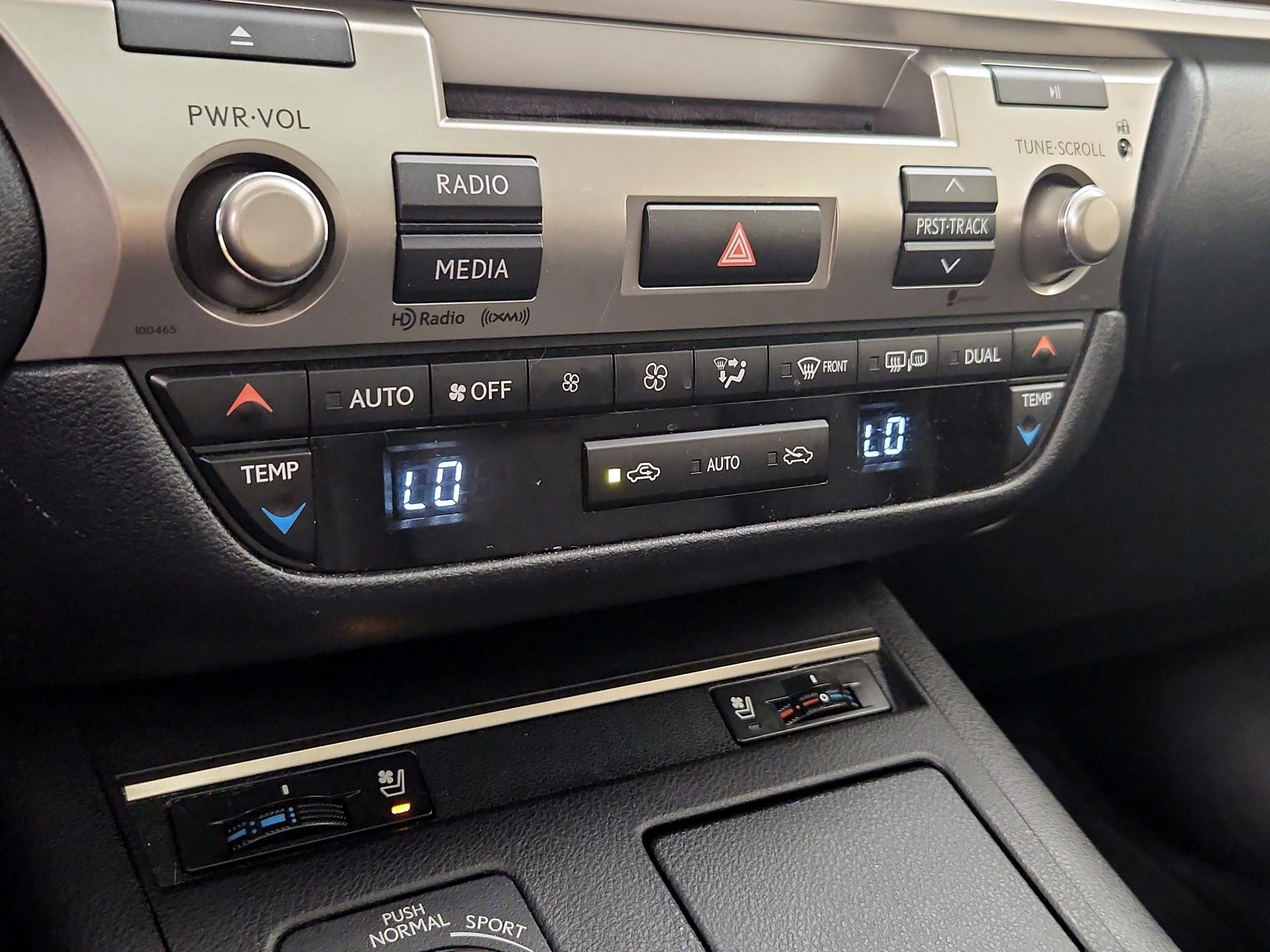 Thumbnail: 2015 Lexus ES - 16