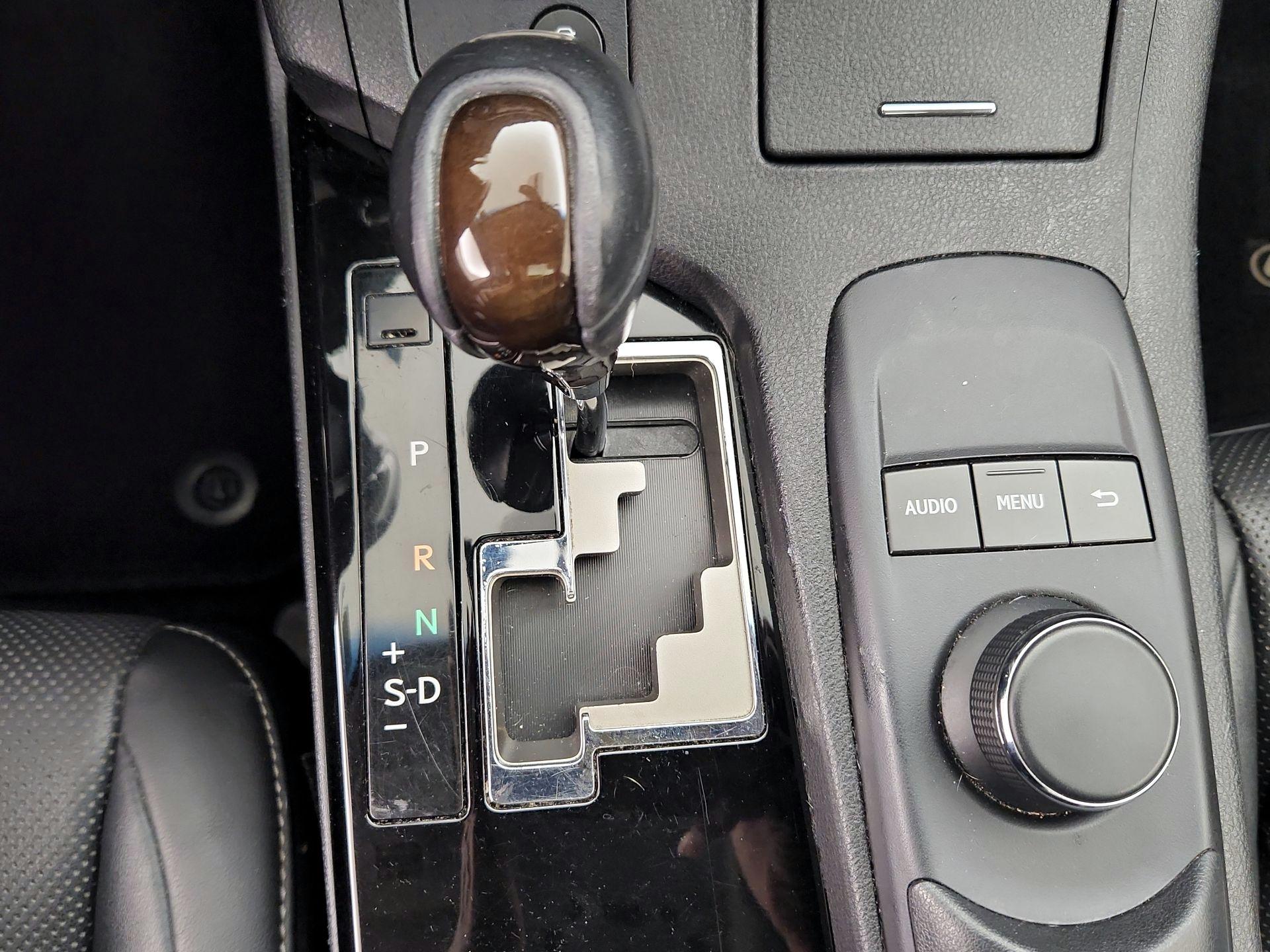 Thumbnail: 2015 Lexus ES - 17