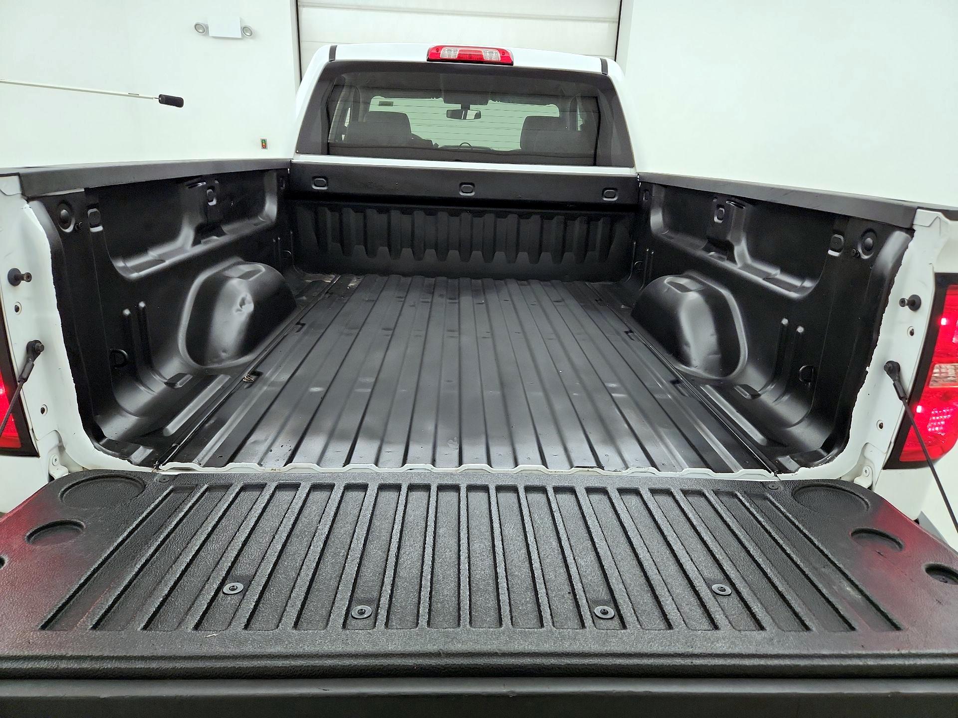 Thumbnail: 2017 Chevrolet Silverado 1500 - 19