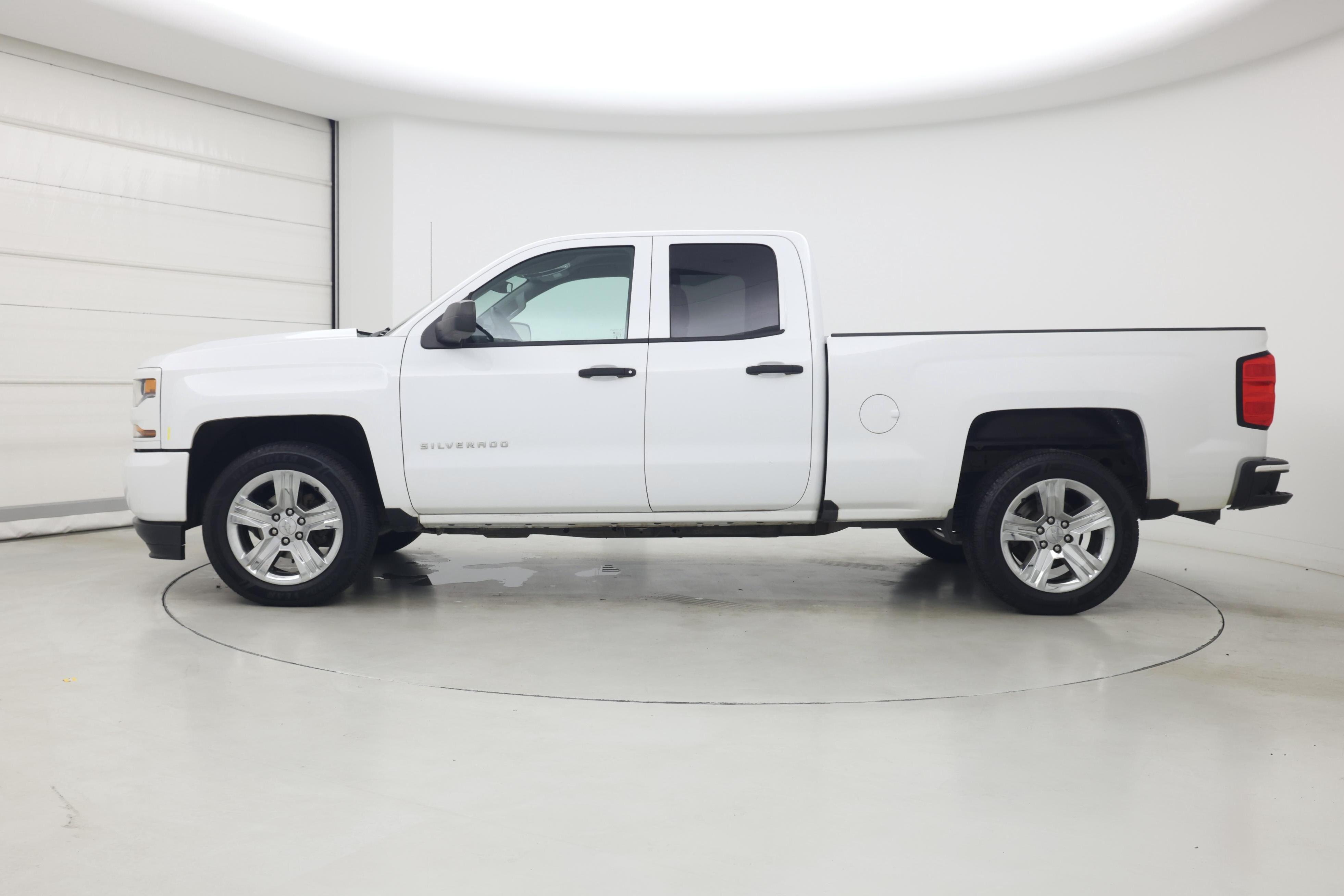 Thumbnail: 2017 Chevrolet Silverado 1500 - 3