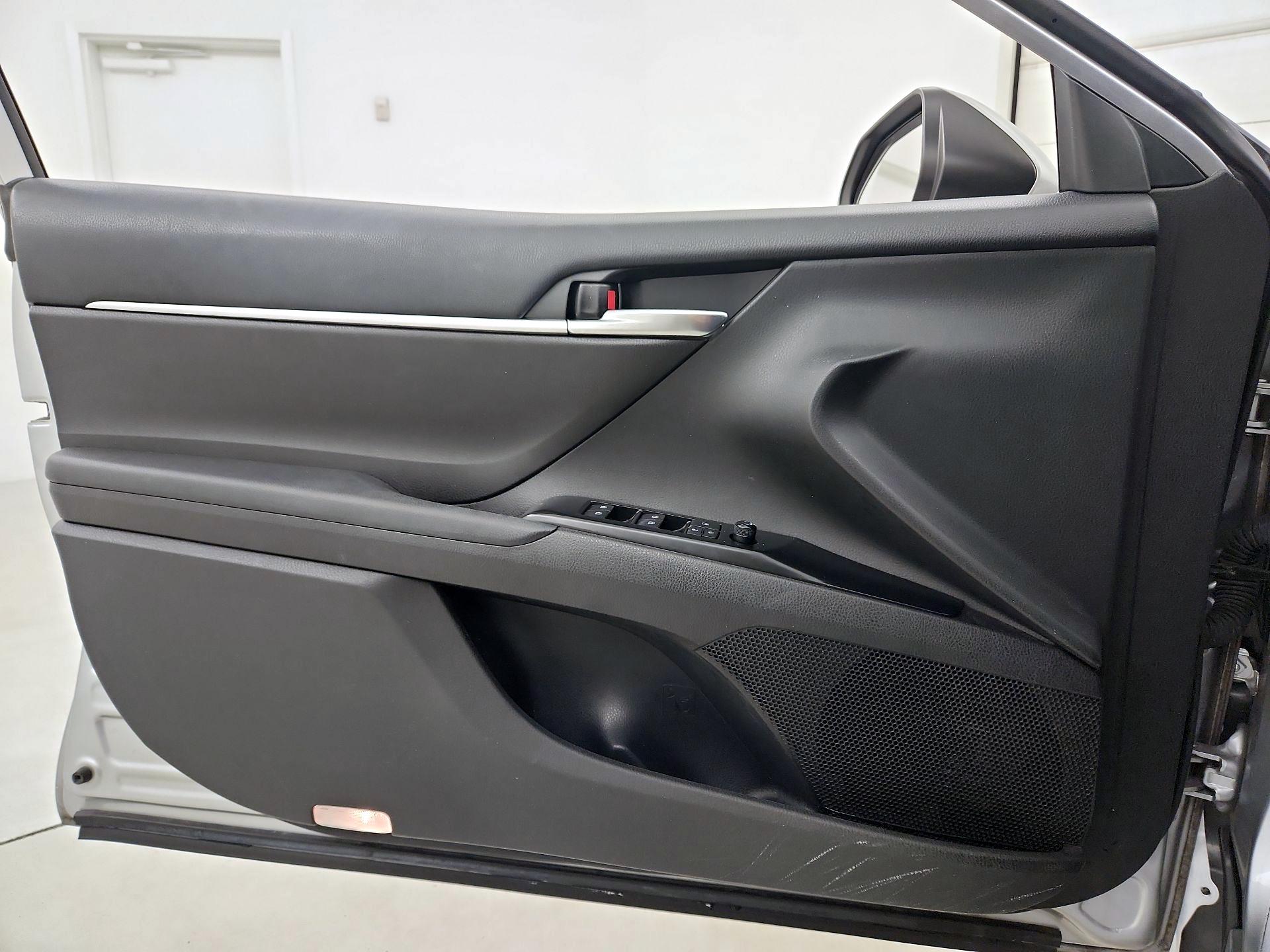 Thumbnail: 2019 Toyota Camry - 12