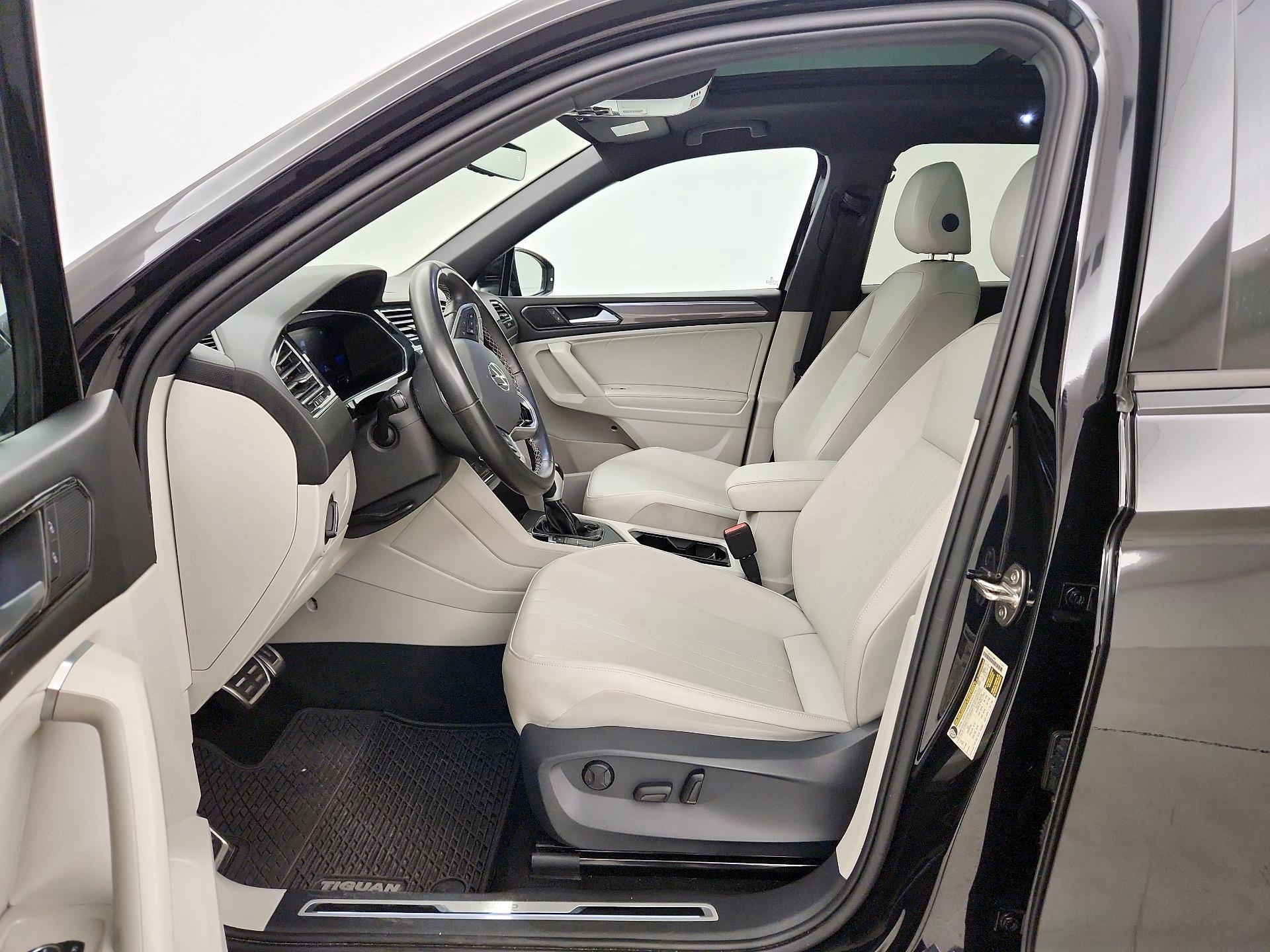 Thumbnail: 2023 Volkswagen Tiguan - 11
