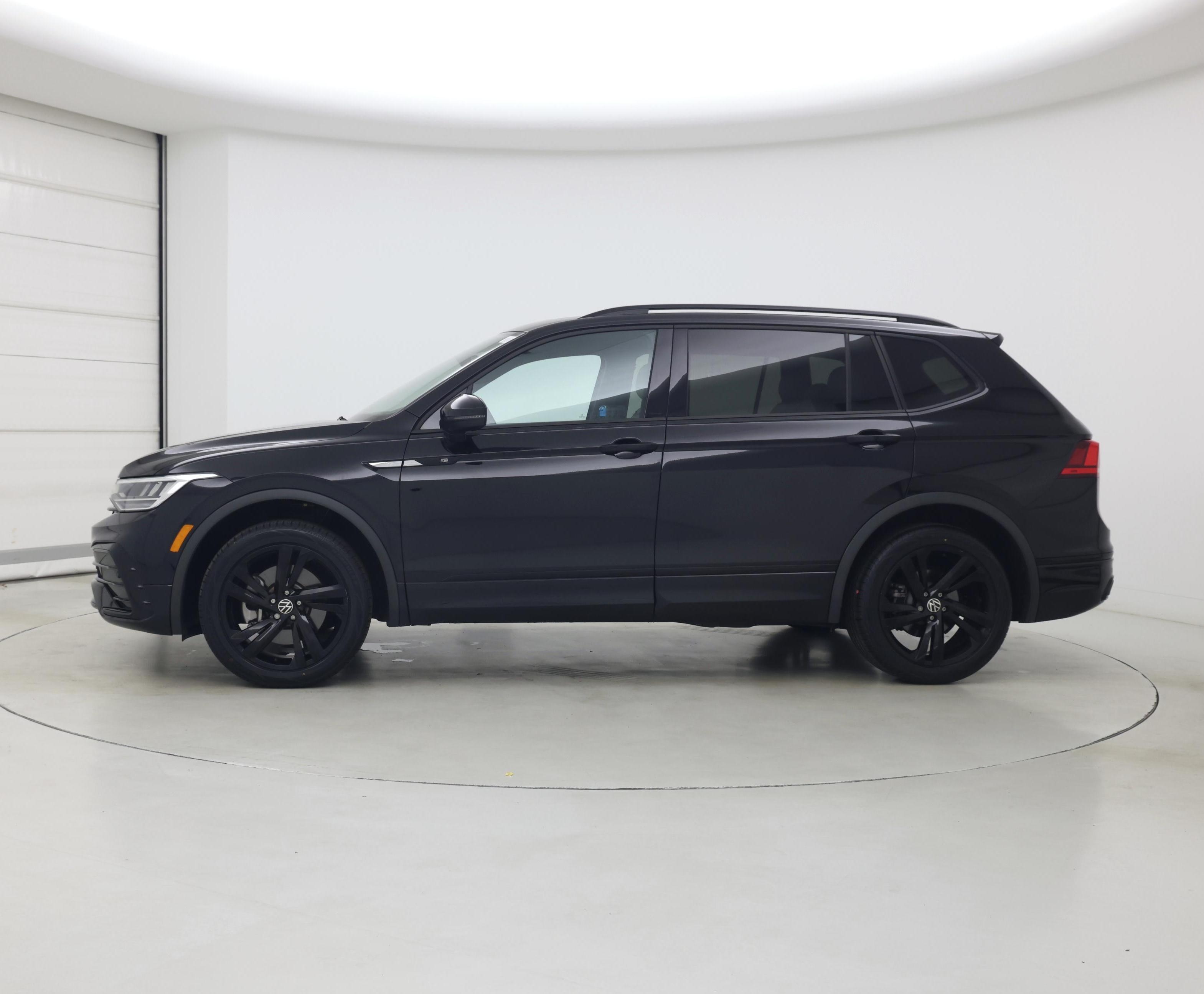 Thumbnail: 2023 Volkswagen Tiguan - 3