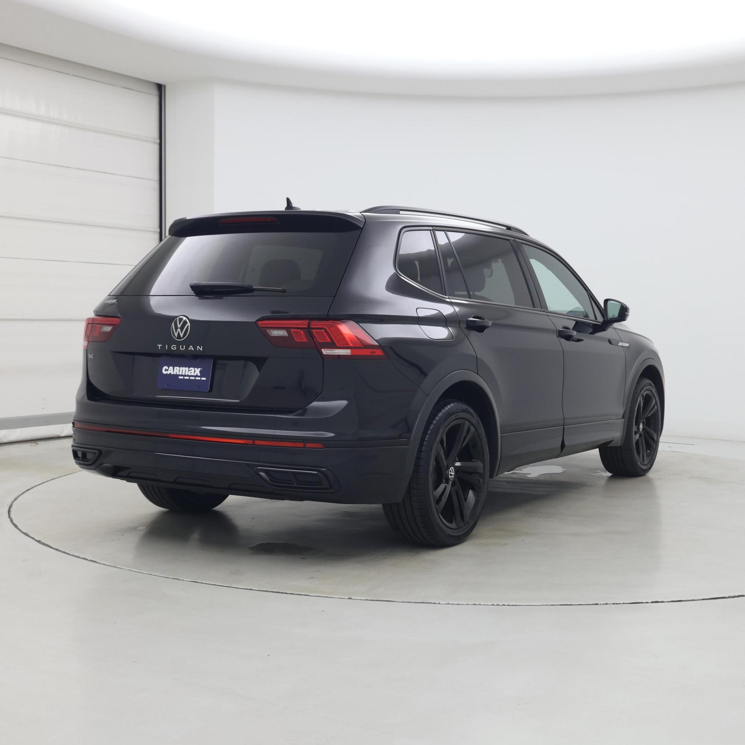 Thumbnail: 2023 Volkswagen Tiguan - 8