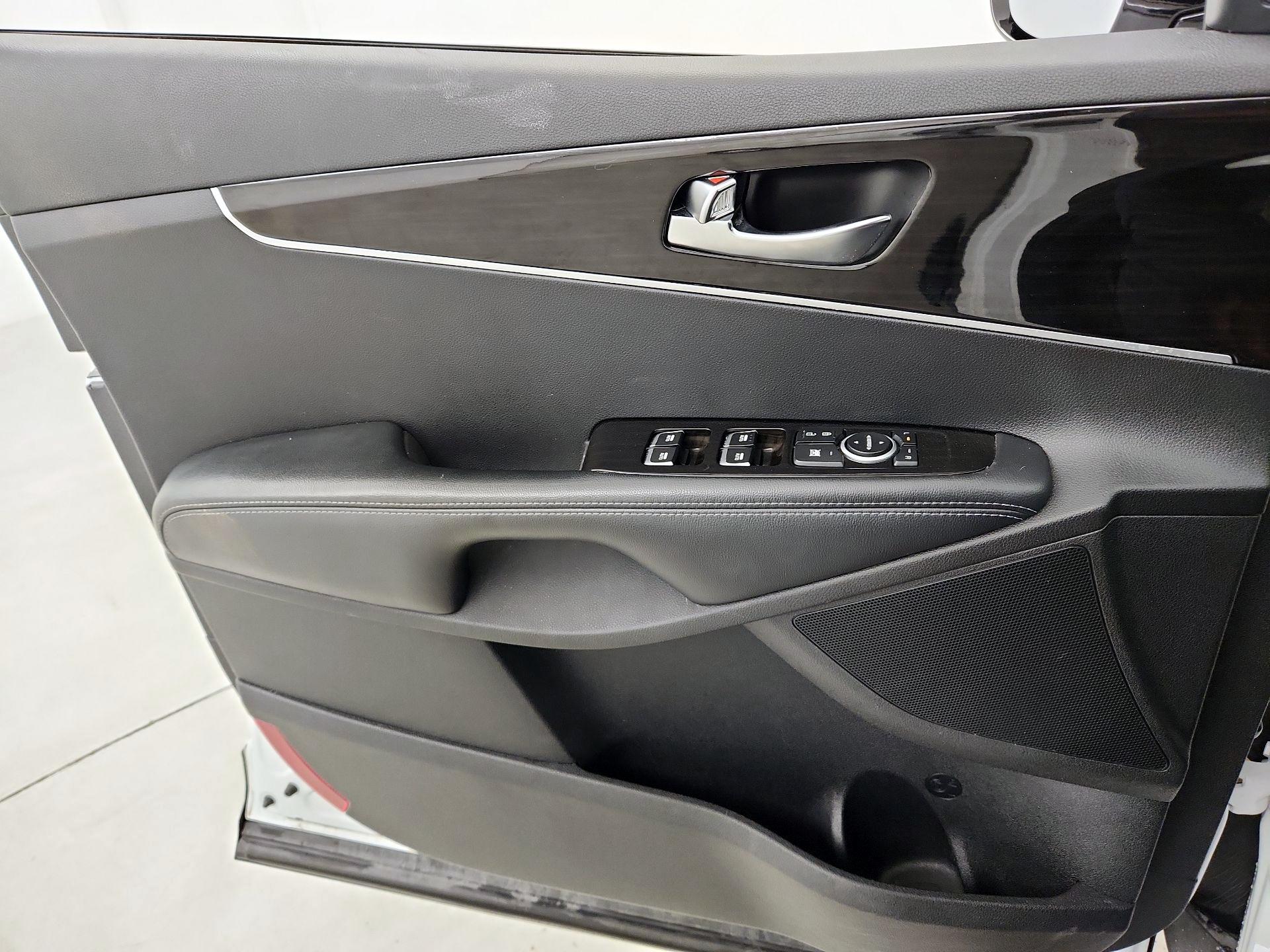 Thumbnail: 2019 Kia Sorento - 12