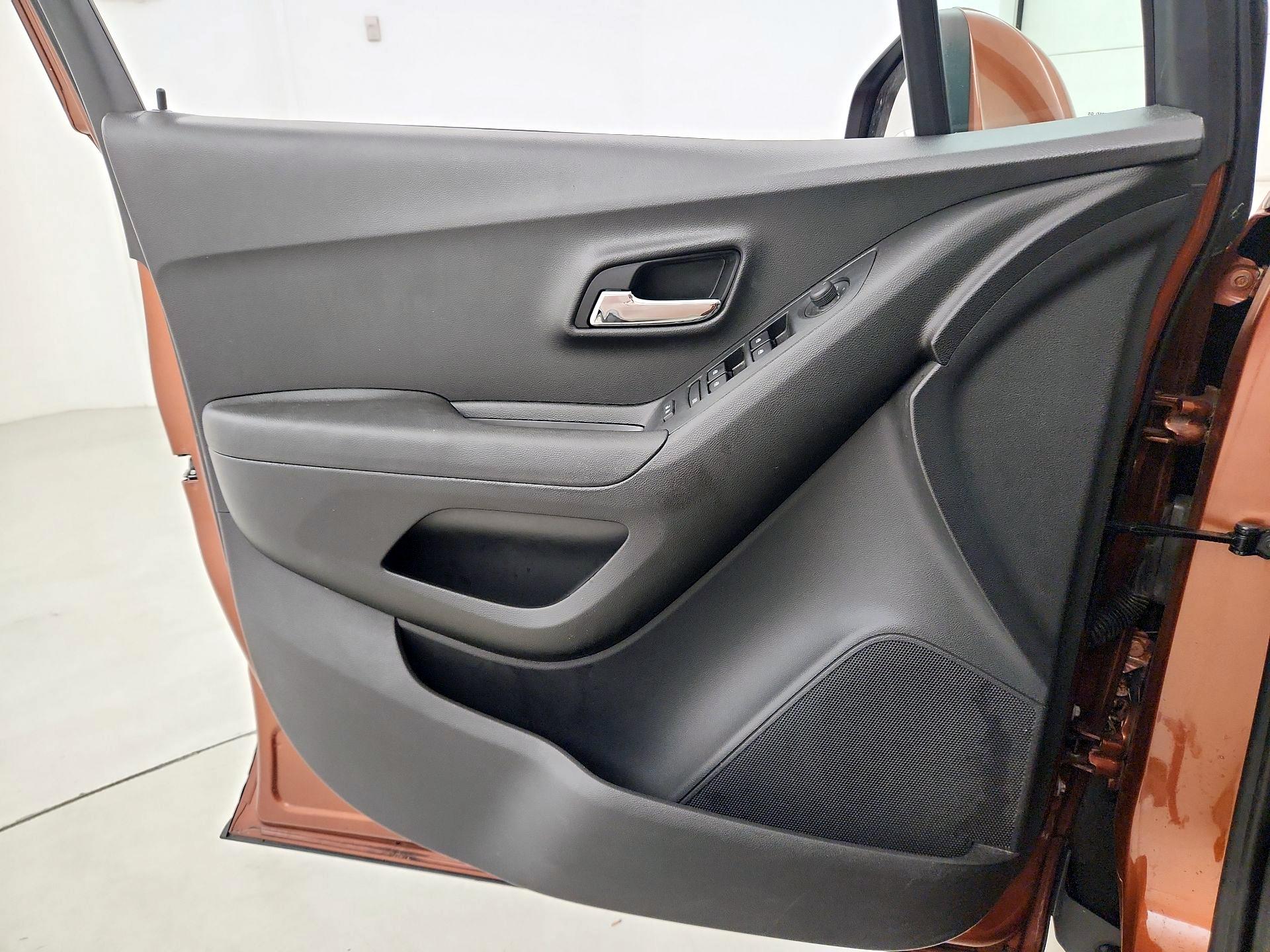 Thumbnail: 2019 Chevrolet Trax - 12