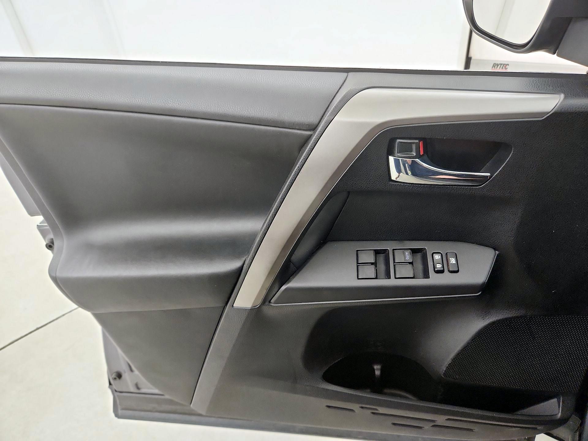 Thumbnail: 2017 Toyota RAV4 - 12