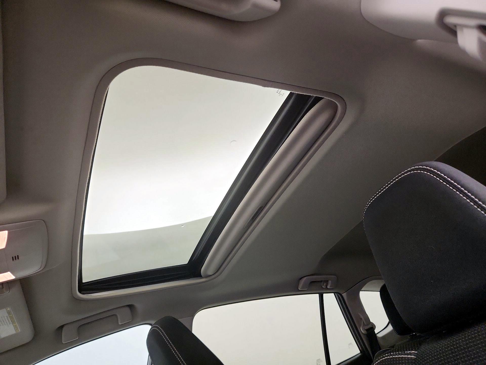 Thumbnail: 2017 Toyota RAV4 - 19