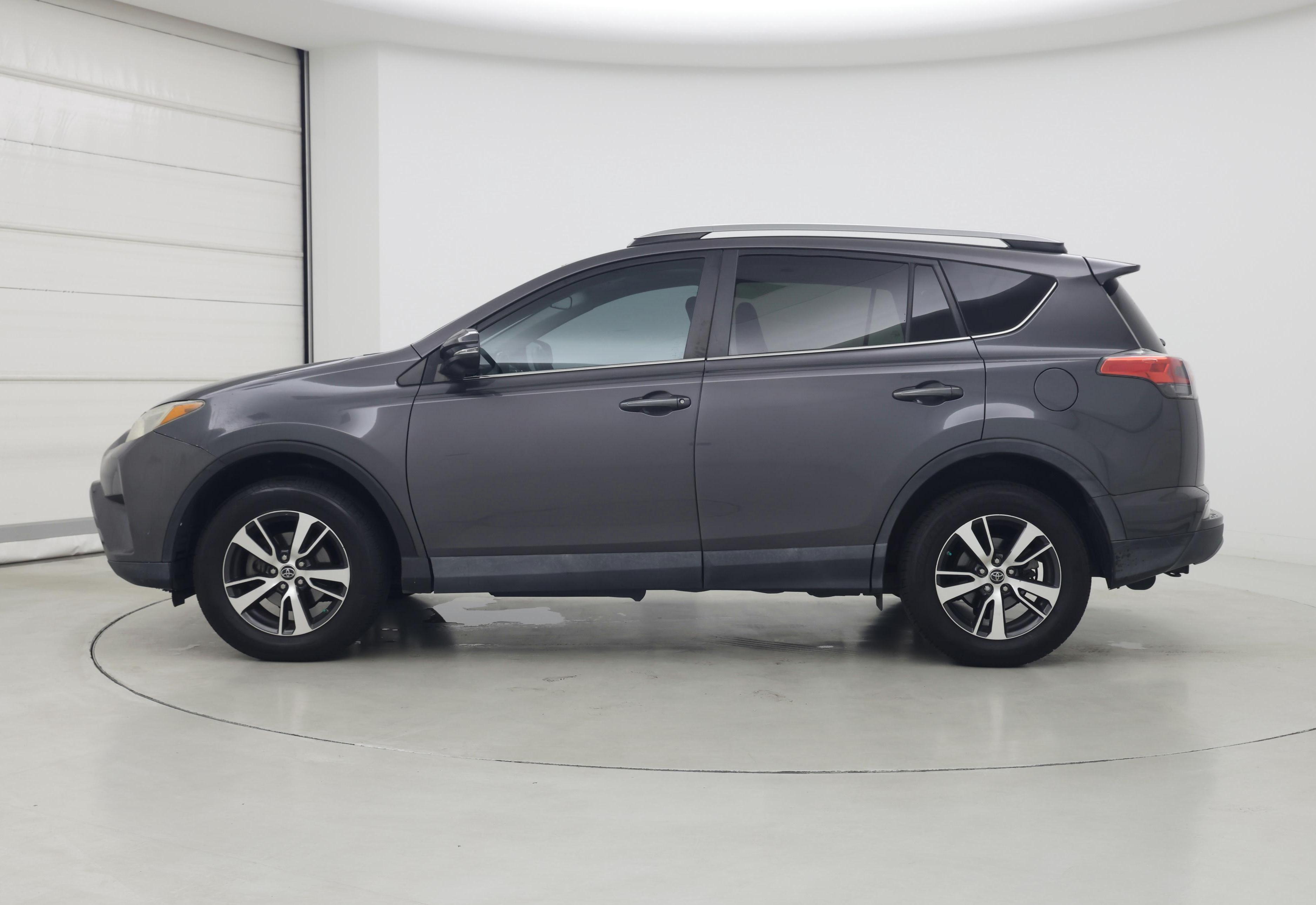 Thumbnail: 2017 Toyota RAV4 - 3