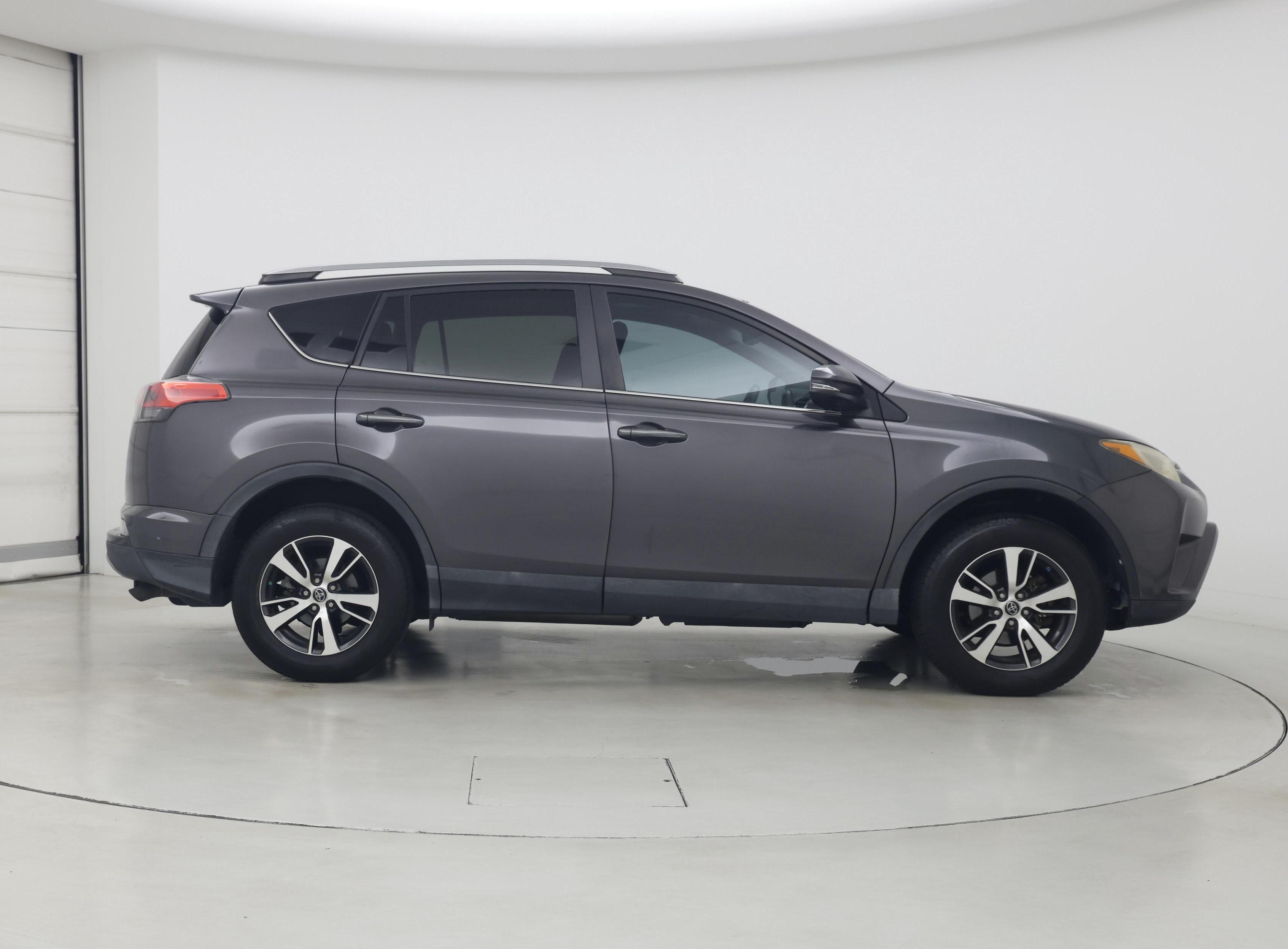 Thumbnail: 2017 Toyota RAV4 - 7