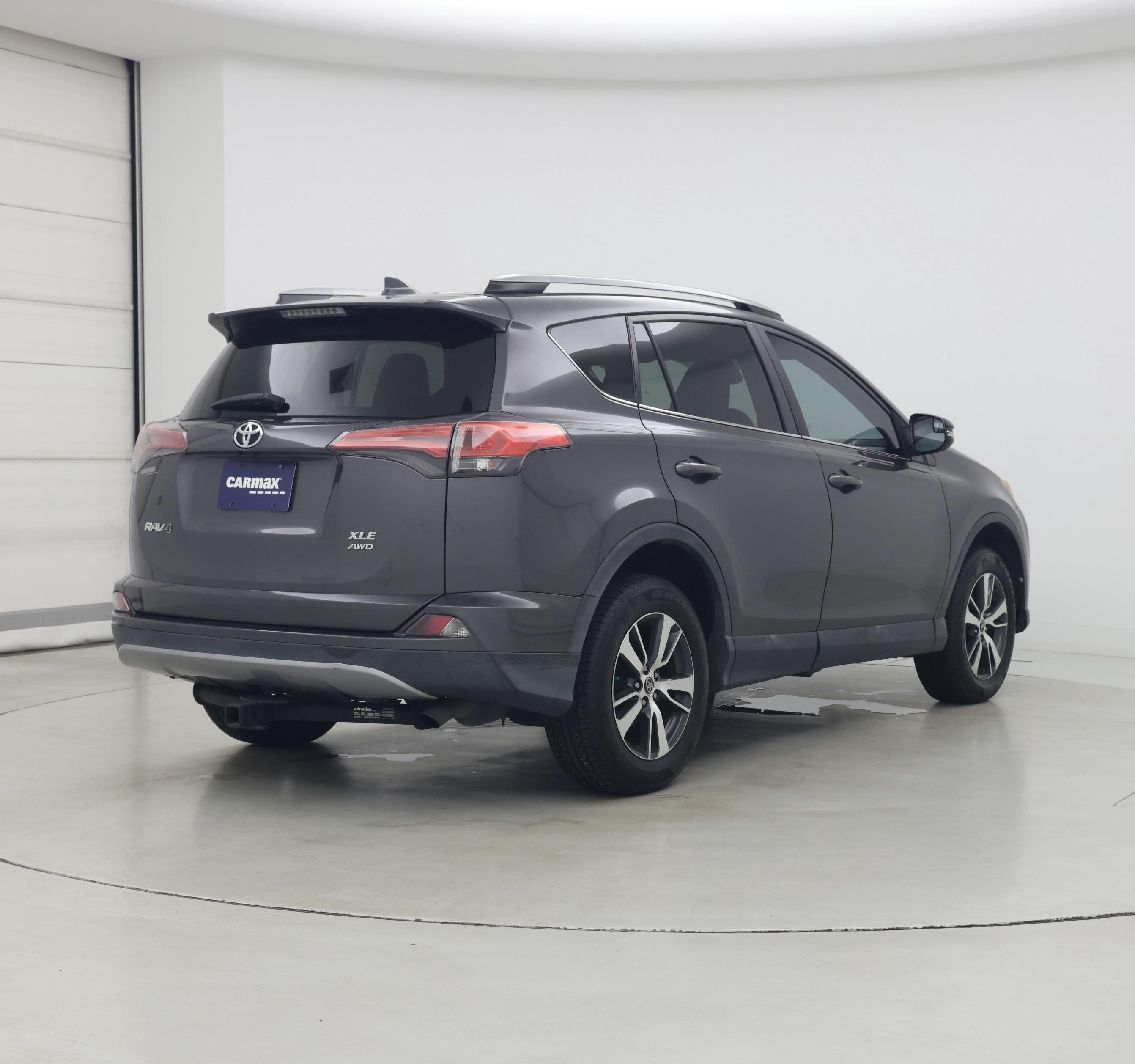 Thumbnail: 2017 Toyota RAV4 - 8