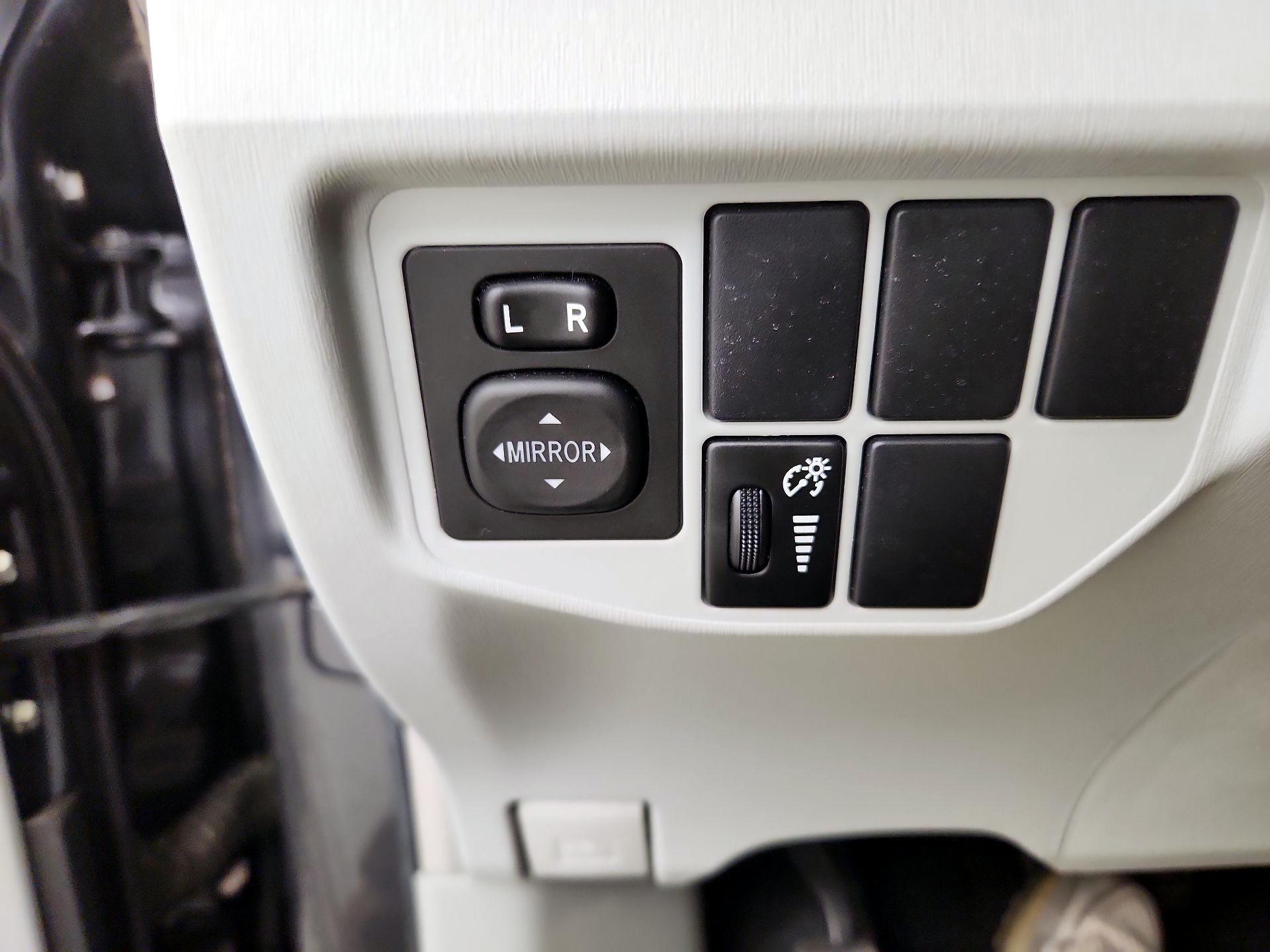 Thumbnail: 2015 Toyota Prius - 13