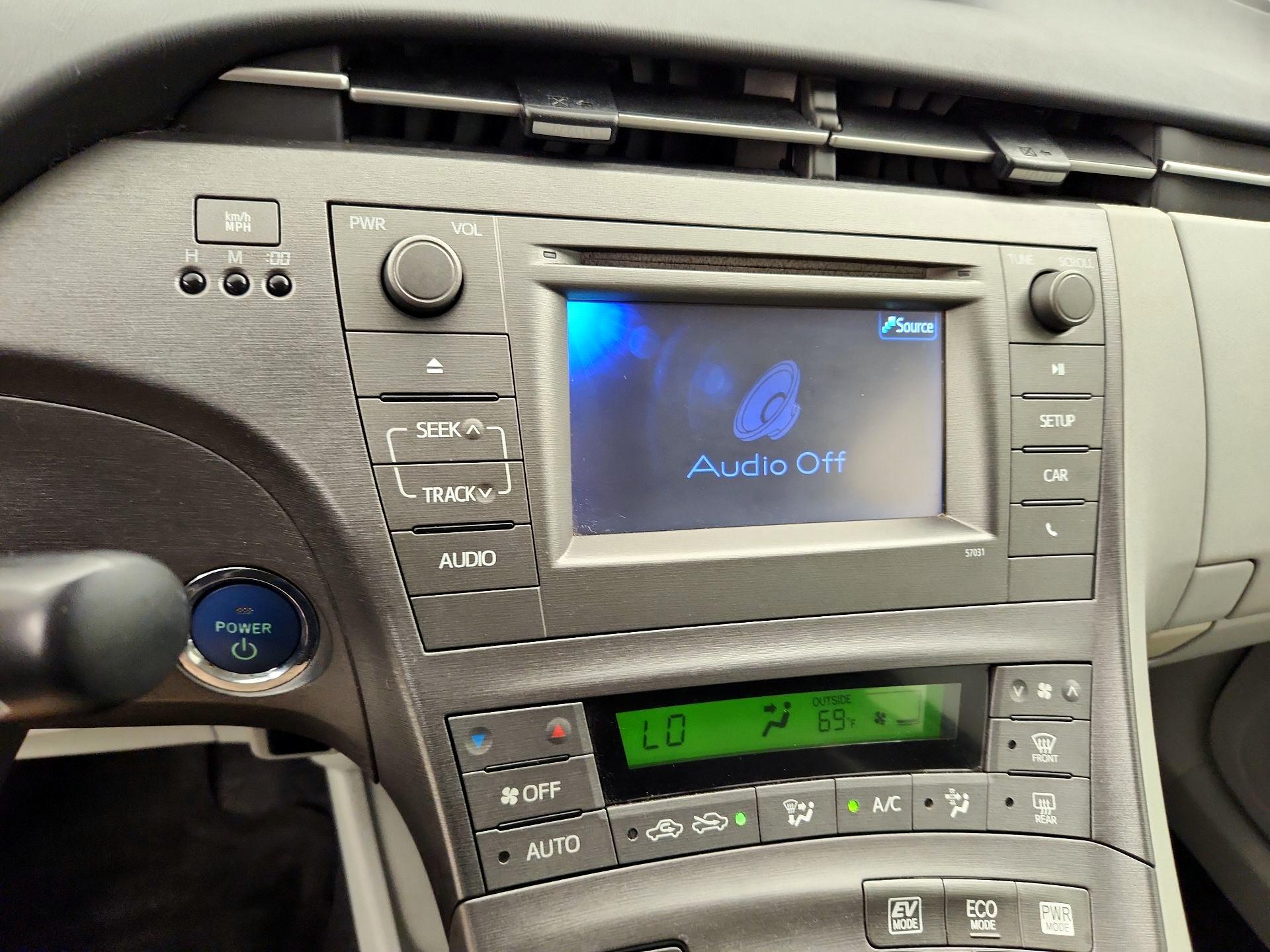 Thumbnail: 2015 Toyota Prius - 15