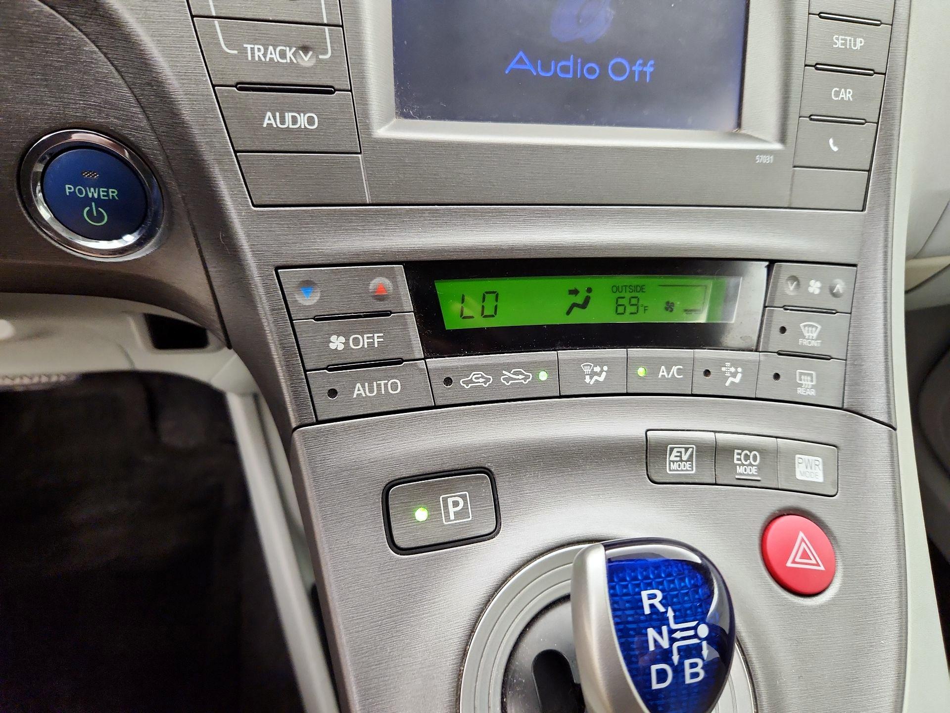 Thumbnail: 2015 Toyota Prius - 16